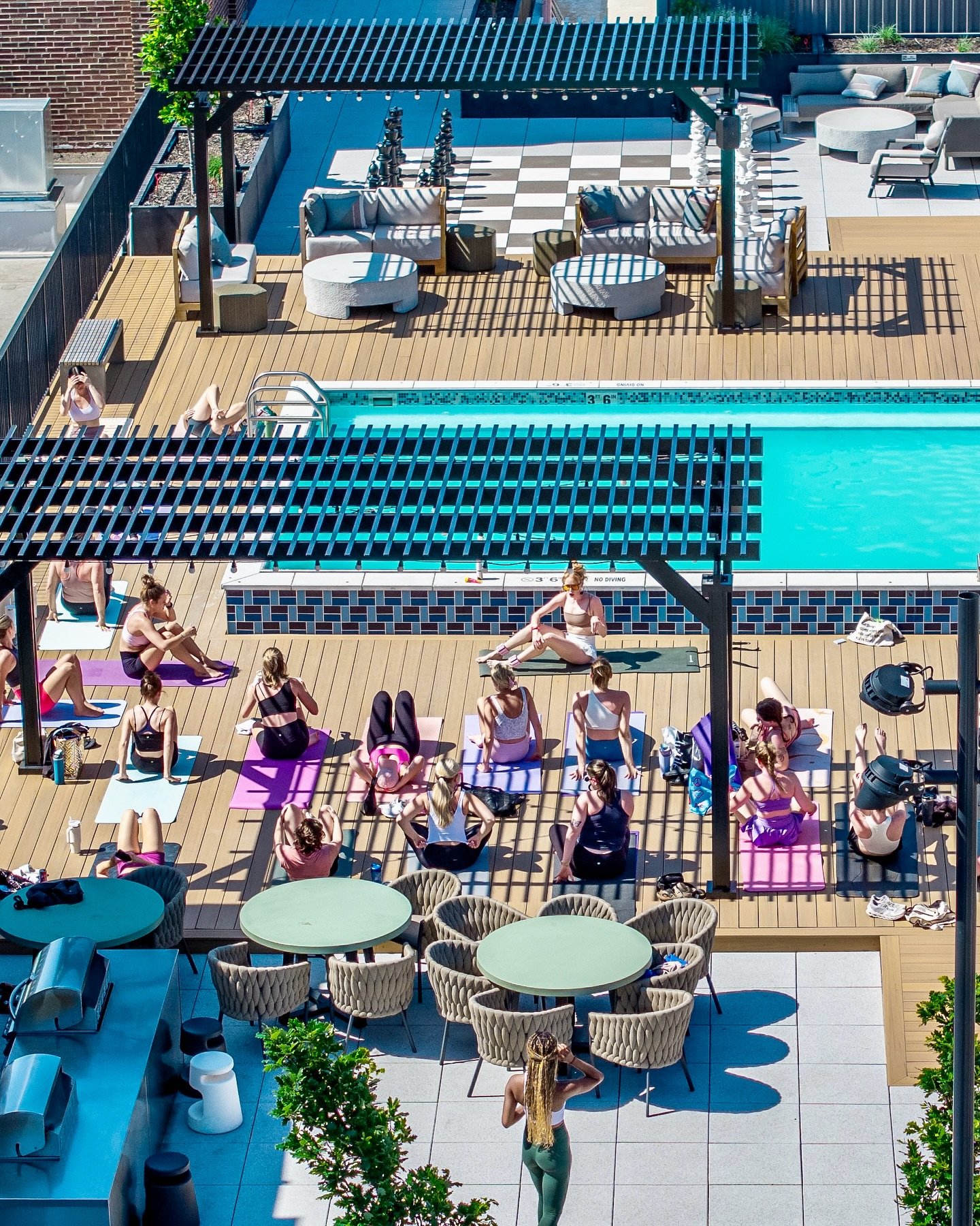 Rooftop #pilates with @maisiebrynn and the @stlgirlnetwork on top of the @thevictorapts in @downtownstlouis 🧘&zwj;♀️ #stl #stlouis #drone #girl