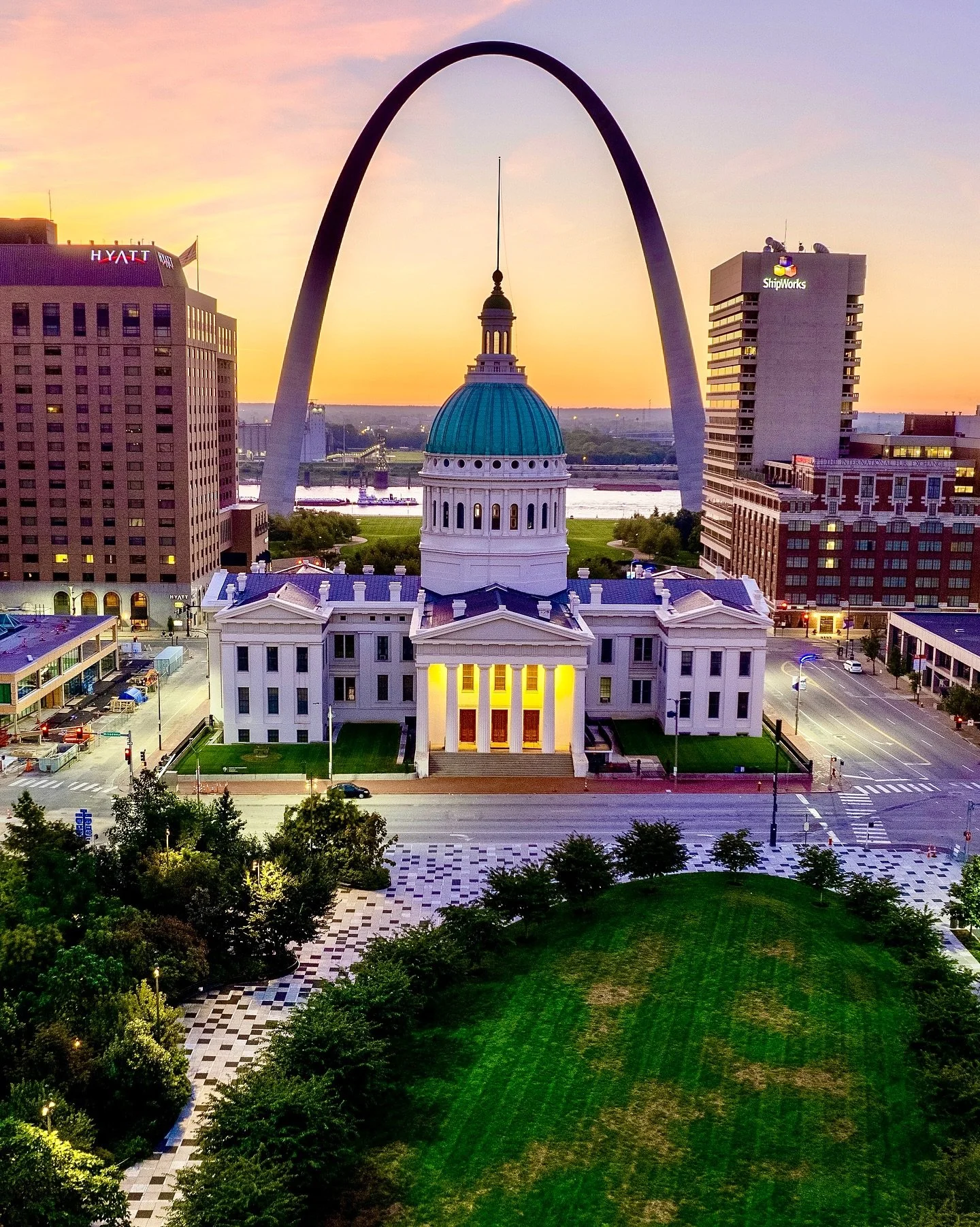 Happy 60th to our city&rsquo;s very own &amp; iconic Gateway Arch!! 🥳 @gatewayarchstl