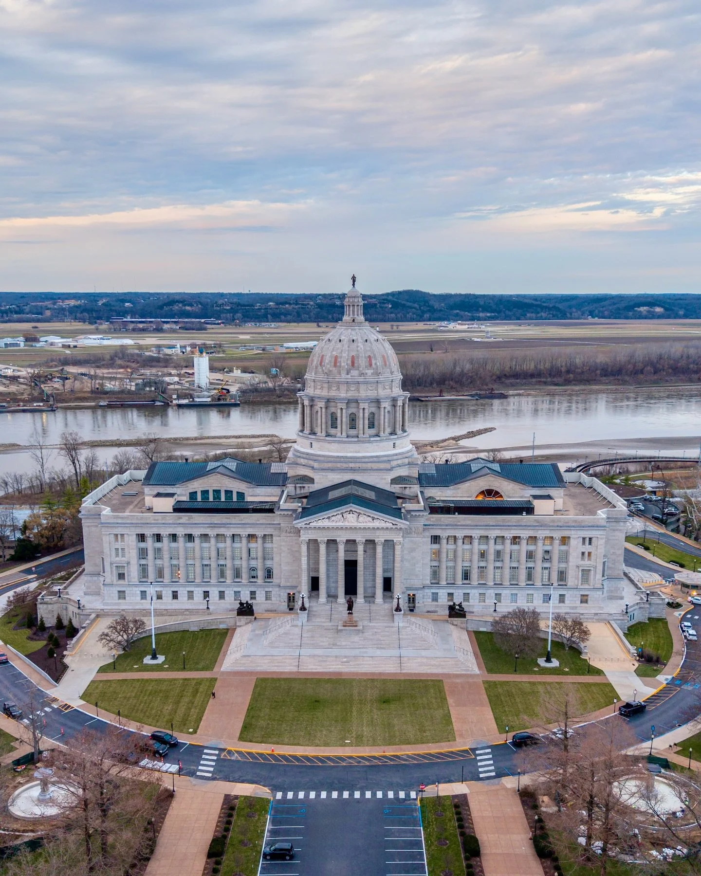The Missouri State Capitol, located in Jefferson City on a bluff overlooking the Missouri River, is a four-story, classic Renaissance-style building that was completed in 1917 featuring a 238-foot dome topped by a bronze Ceres statue. 🏛️ #Missouri #