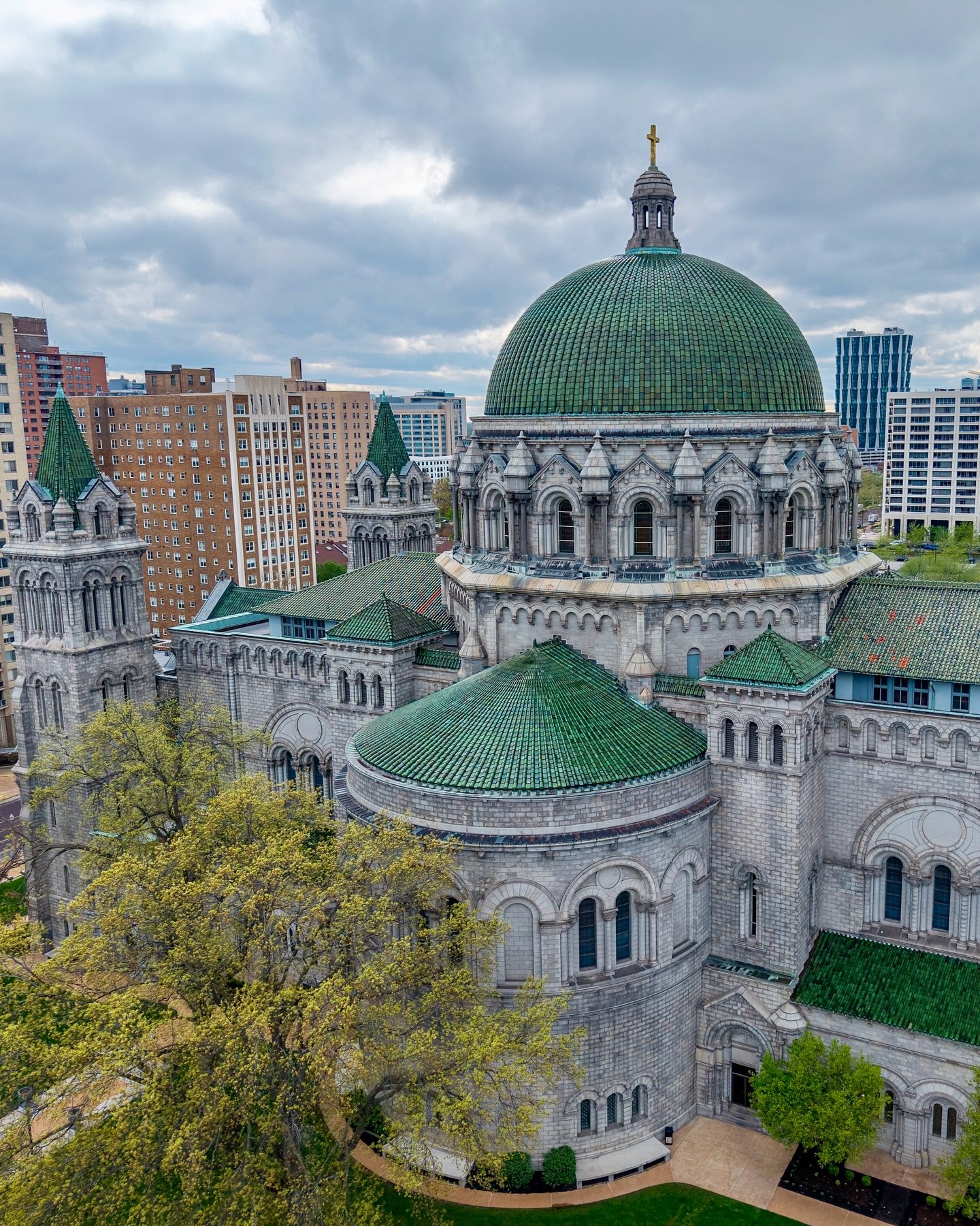 Happy Easter Sunday St. Louis!! ⛪️