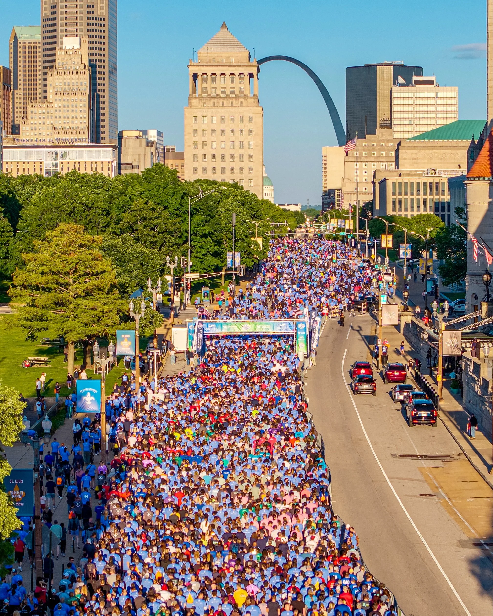 What an incredible turnout yesterday evening for the 2026 Biz Dash 5K in downtown St. Louis! 🏃&zwj;♂️