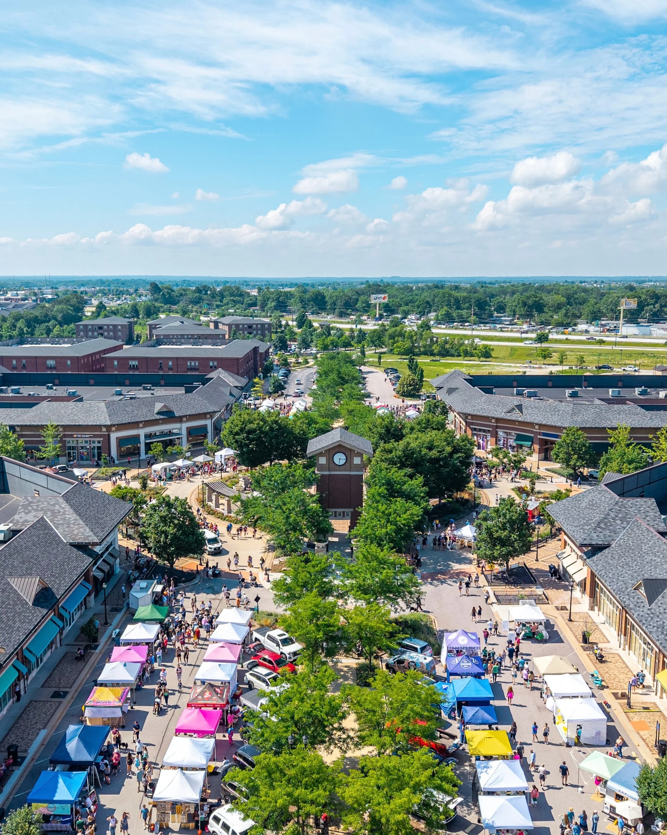 The Lake St. Louis Farmers Market takes place every Saturday April through November 9am-12pm at The Meadows! 🌾