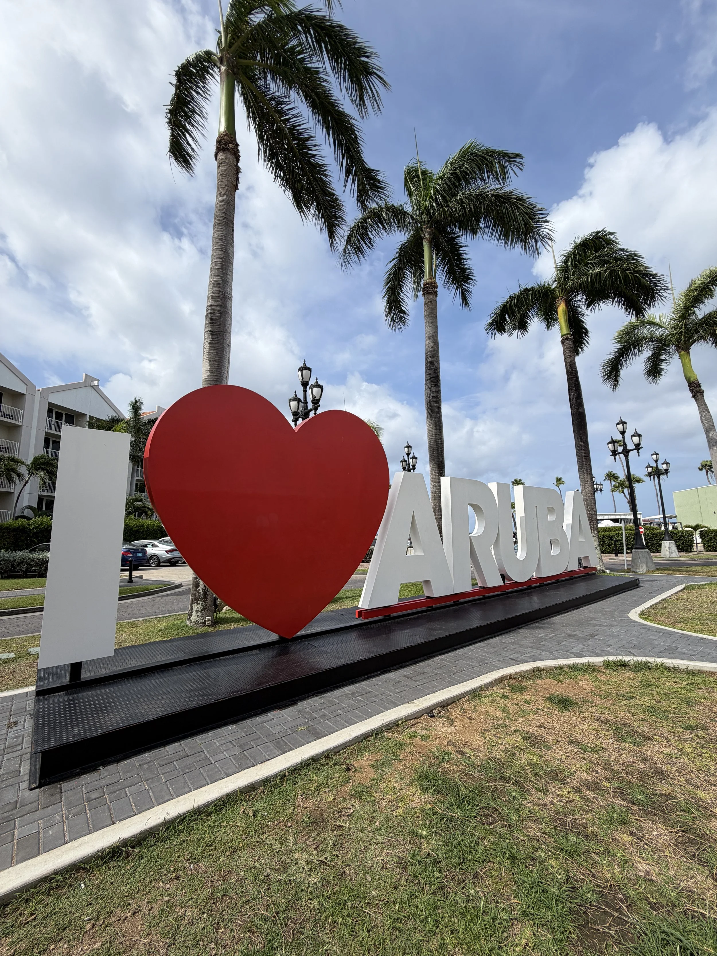 I heart Aruba sign located by the cruise ship dock