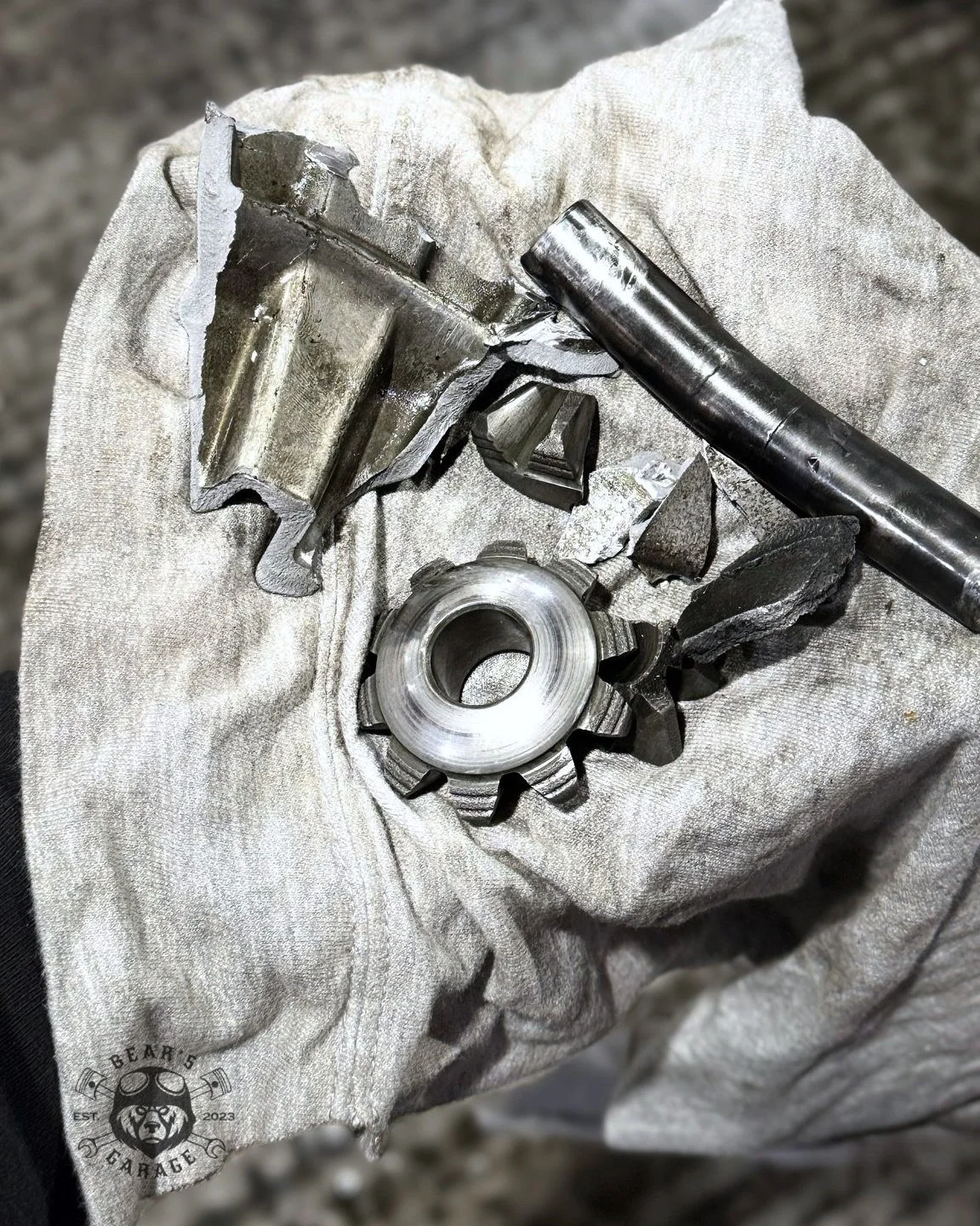 This week's challenge at Bear&rsquo;s Garage 🐻:

VW Scirocco in for a gearbox replacement after the old one split apart.

New gearbox fitted, checked, and tested and the car is now back on the road and running smoothly again.

Drive confidently - co