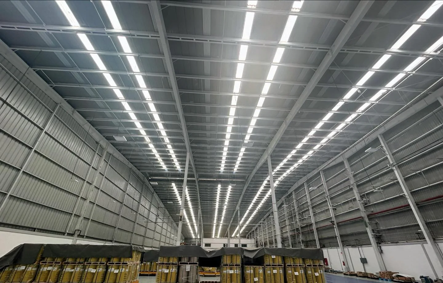 Lo importante de la iluminaci&oacute;n natural en una nave industrial.