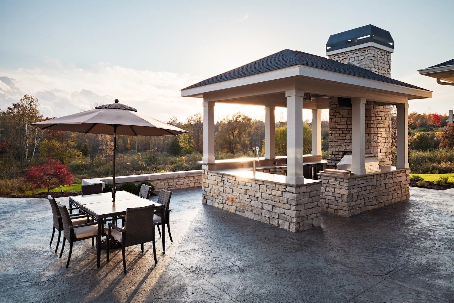 The Best Outdoor Kitchens Begin with the Site