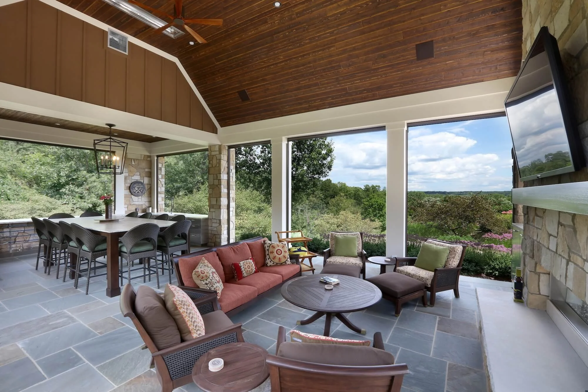 Two Creeks Outdoor Kitchen