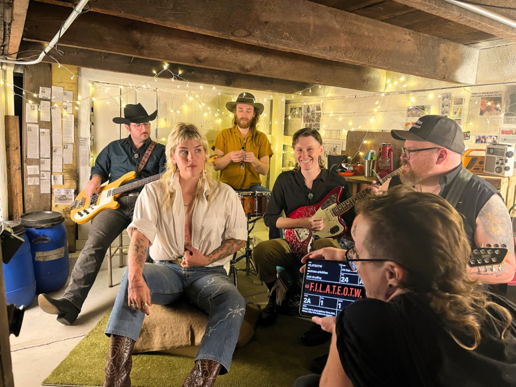 FALLING IN LOVE AT THE END OF THE WORLD
Olivia & The Lovers music video
creative producer & assistant director
2024