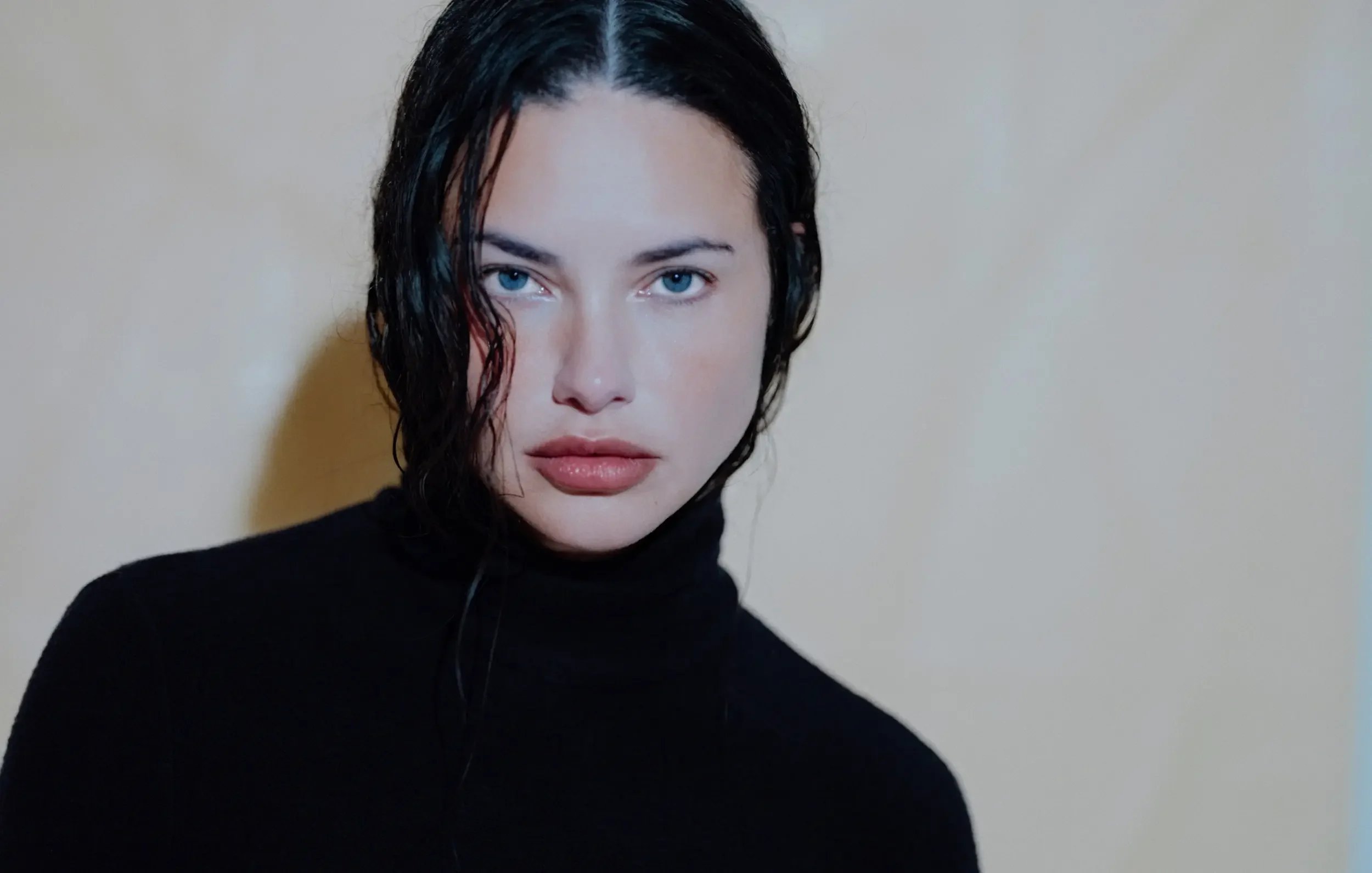 Adriana-Lima_Vogue-Adira-020-Dup14.jpg.webp
