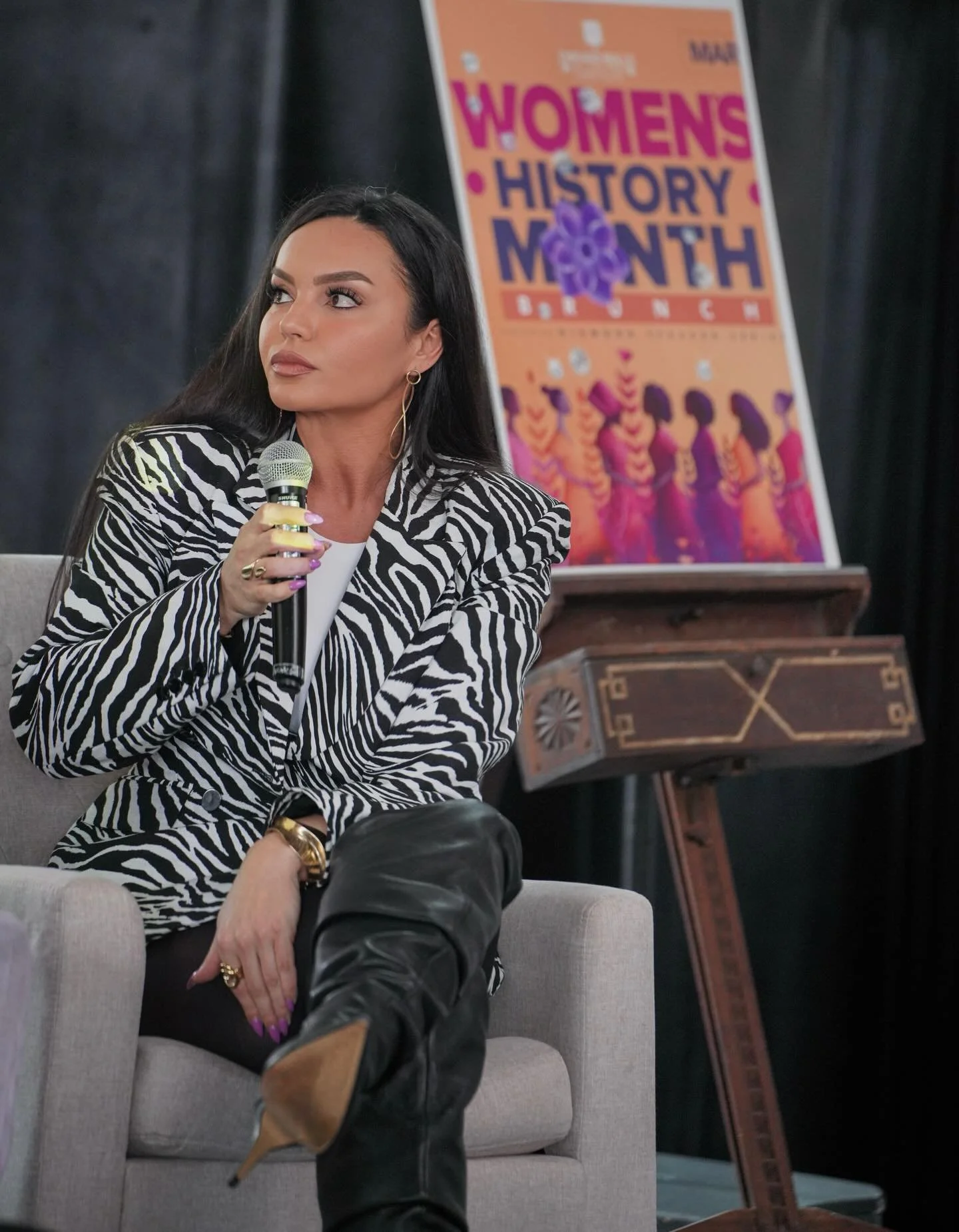 Chicago&hellip; Thank you! 🤍

What looked like a speaking engagement on the outside was, in many ways, a therapy session on the inside.

This room and experience asked more of me than just my voice. It asked me to revisit parts of my story I hadn&rs