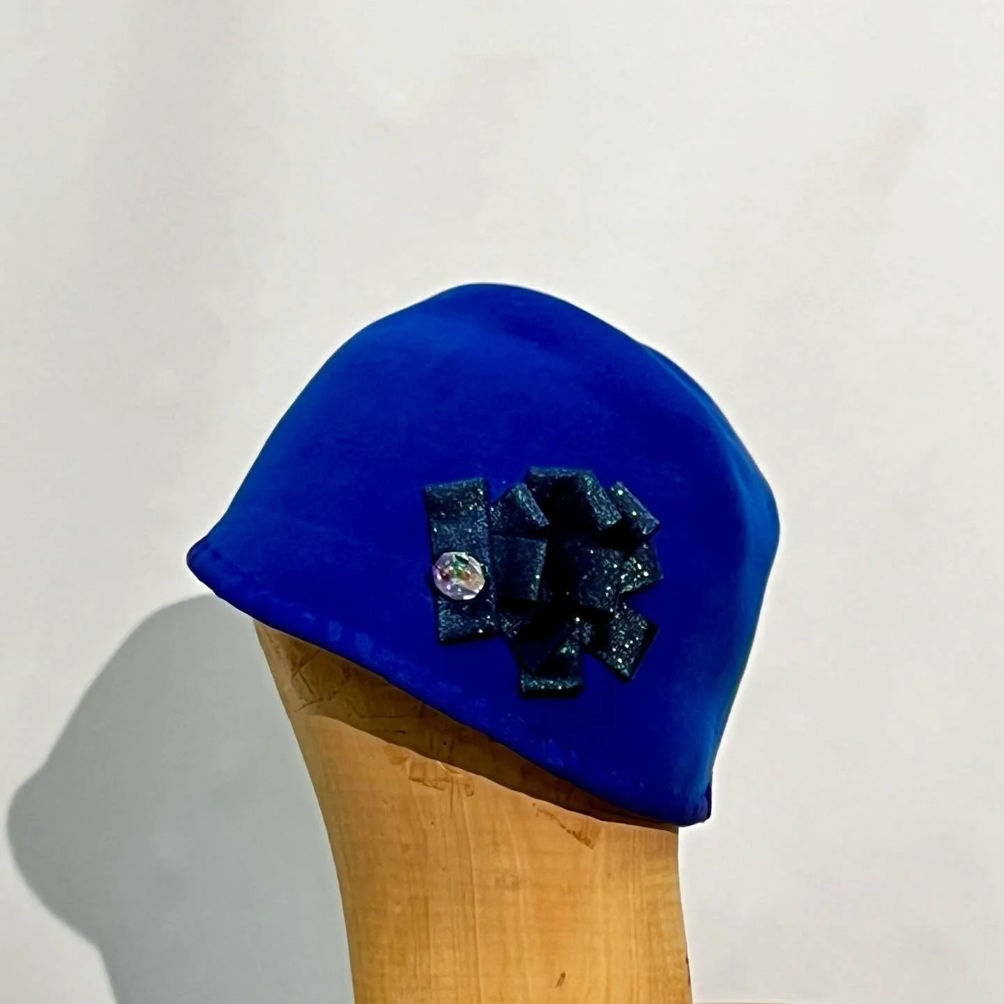 A wool hat I steamed from a wool hat cap! I&rsquo;ll post the process photos next, but this is the final project!! Look how cute!!!

#Millinery #WoolHat #SteamedHats #Hats #MeMadeHat #GradSchool #GradCoursework