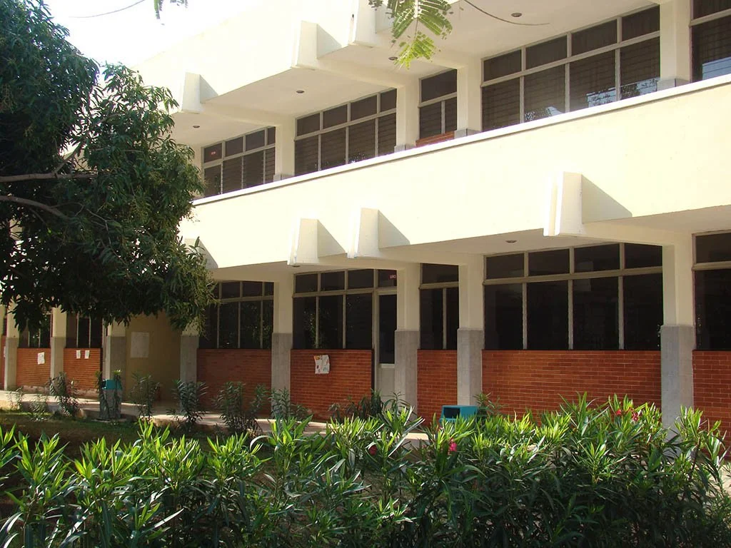 Salones Colegio Teresiano.jpg