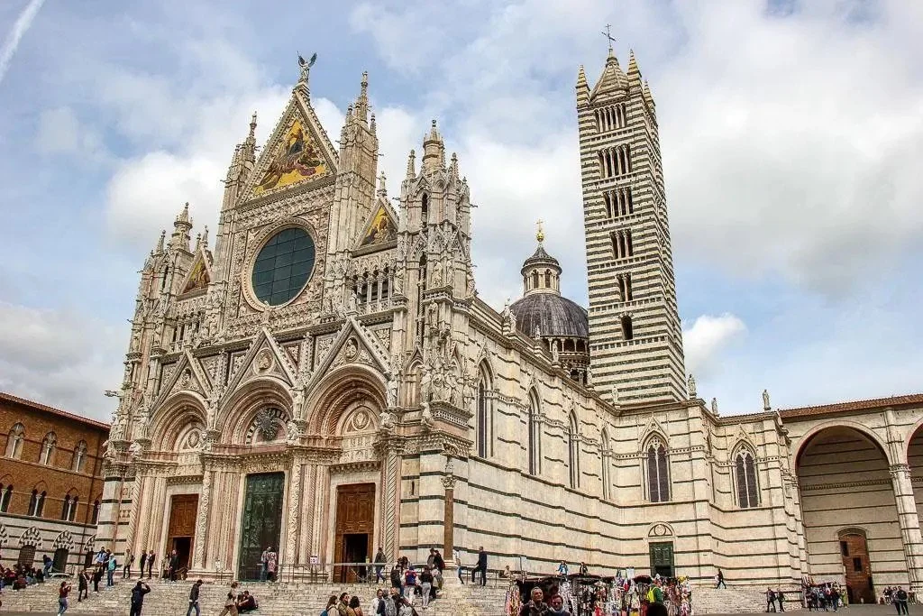 Piazza-del-Duomo-Siena-Italy.jpeg