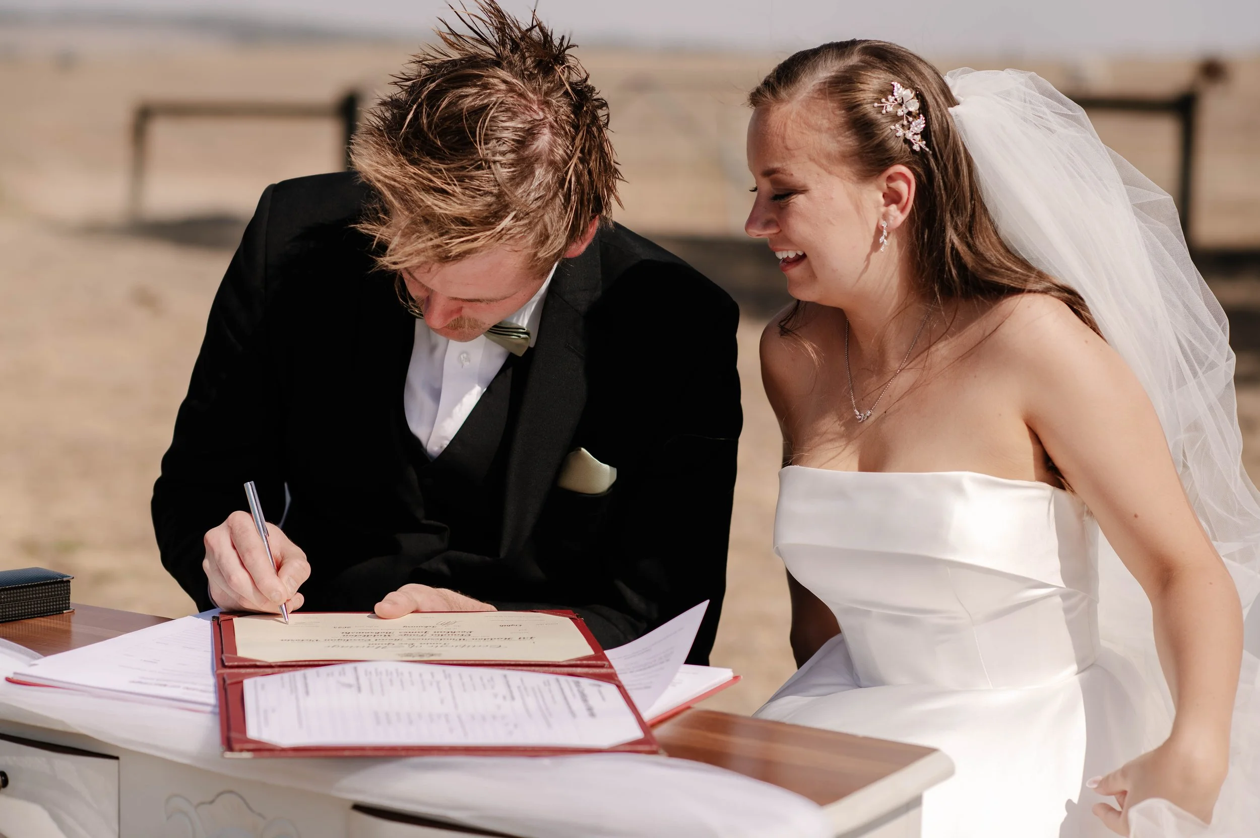 ballarat-couple-sign-wedding-certificate.jpg