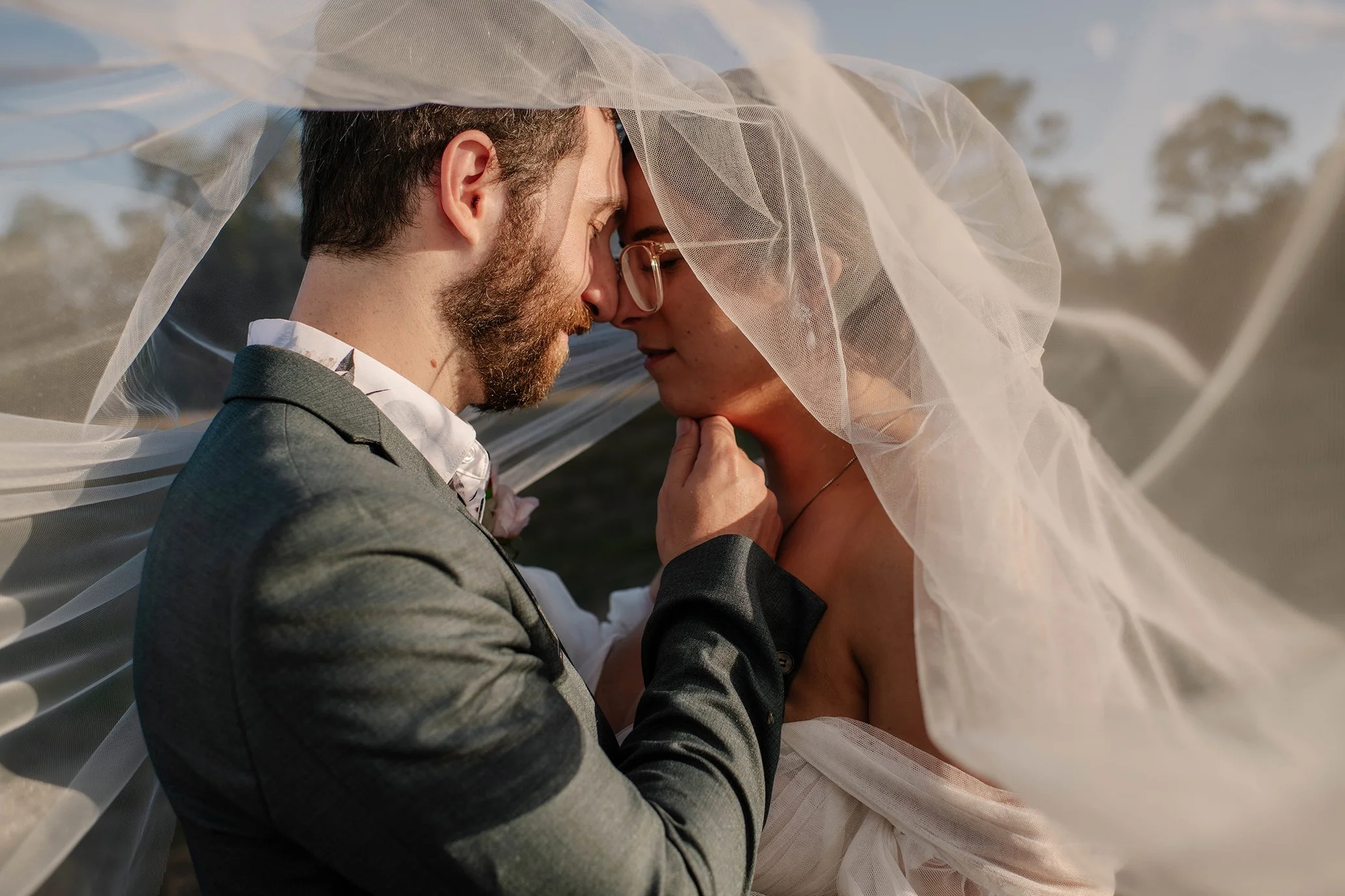 under-veil-under-chin-bride-groom-bendigo.jpg