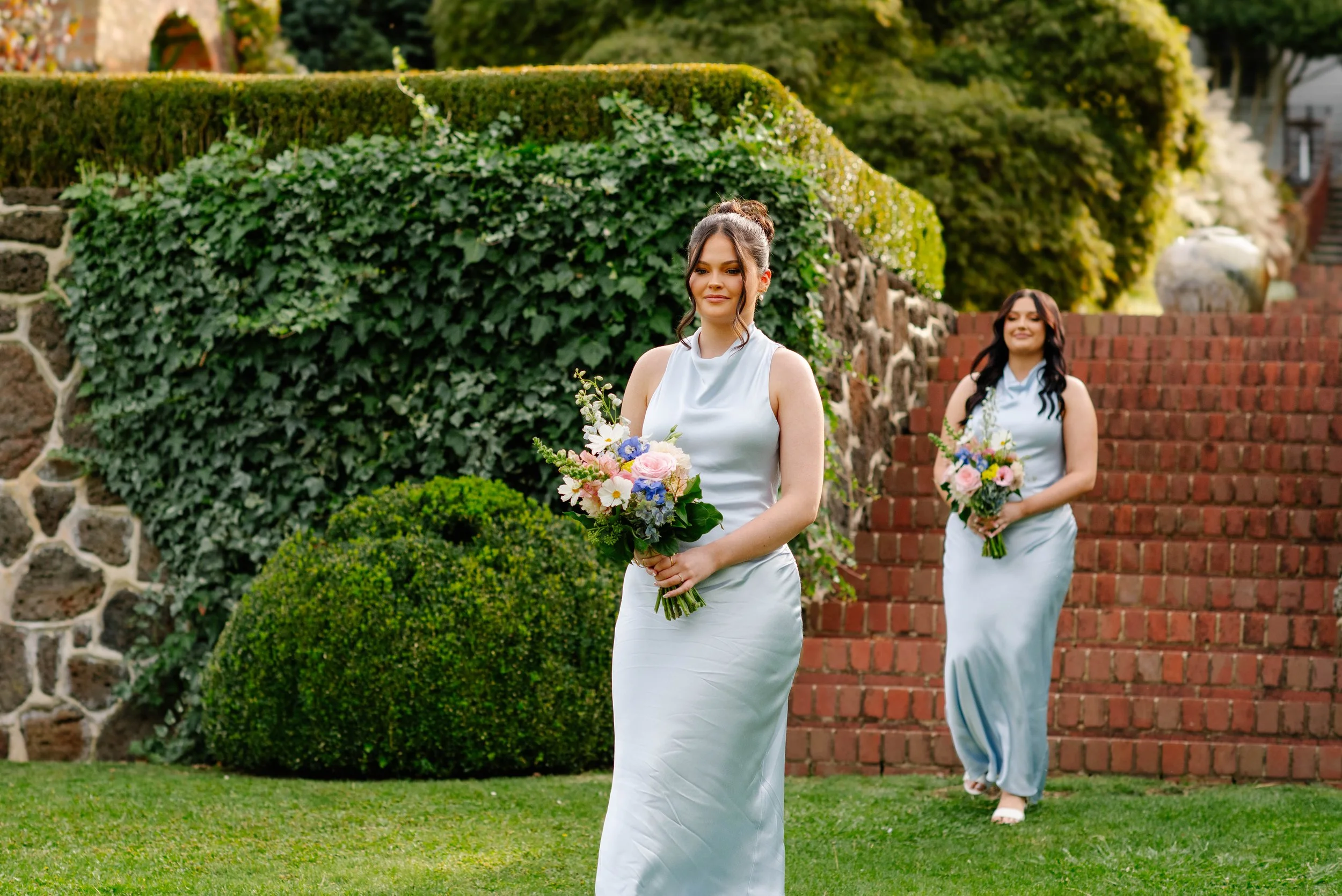 bridesmaids-smile-aisle-entrance-cloudehill-gardens-stairs.jpg