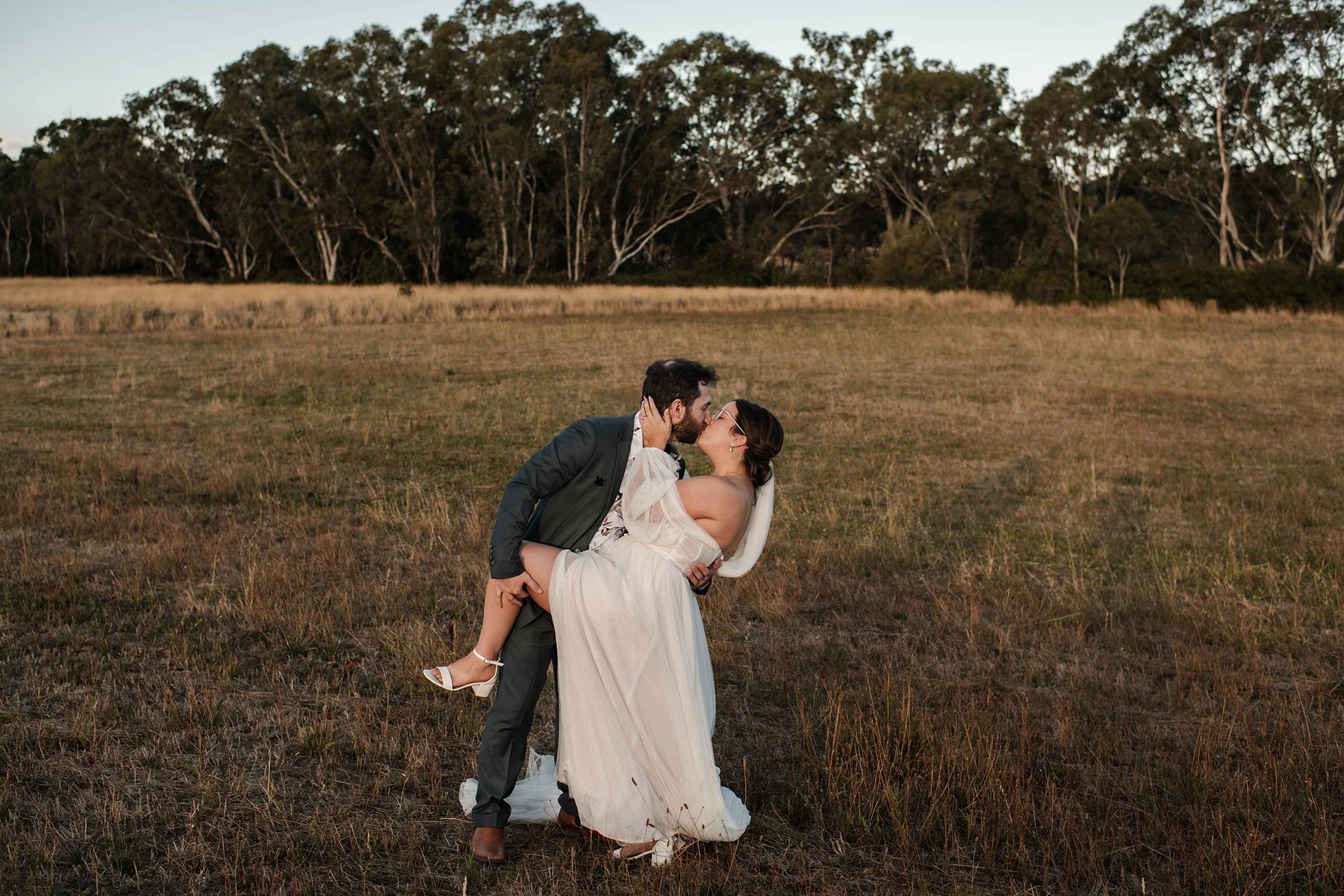 dip-kiss-bride-groom-chateau-dore-field-bendigo.jpg