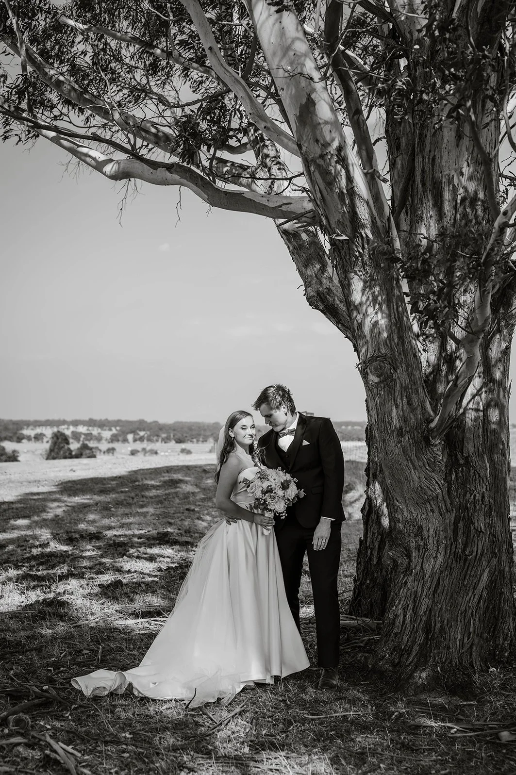 ballarat-bride-and-groom-under-tree.jpg