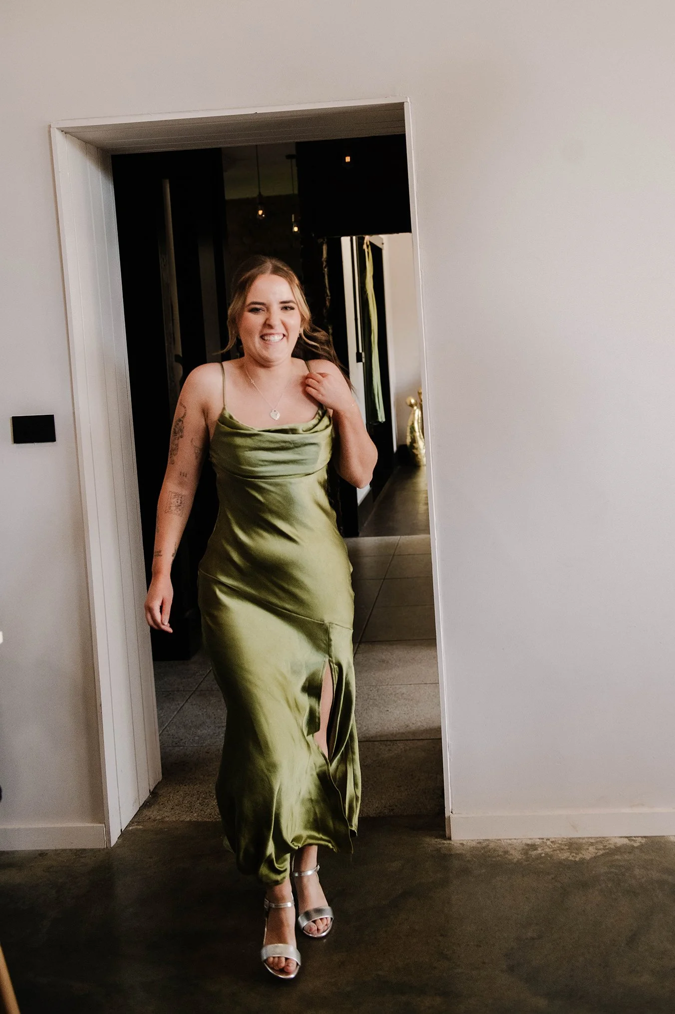 Bridesmaid walks out in green dress for her first look in Ballarat