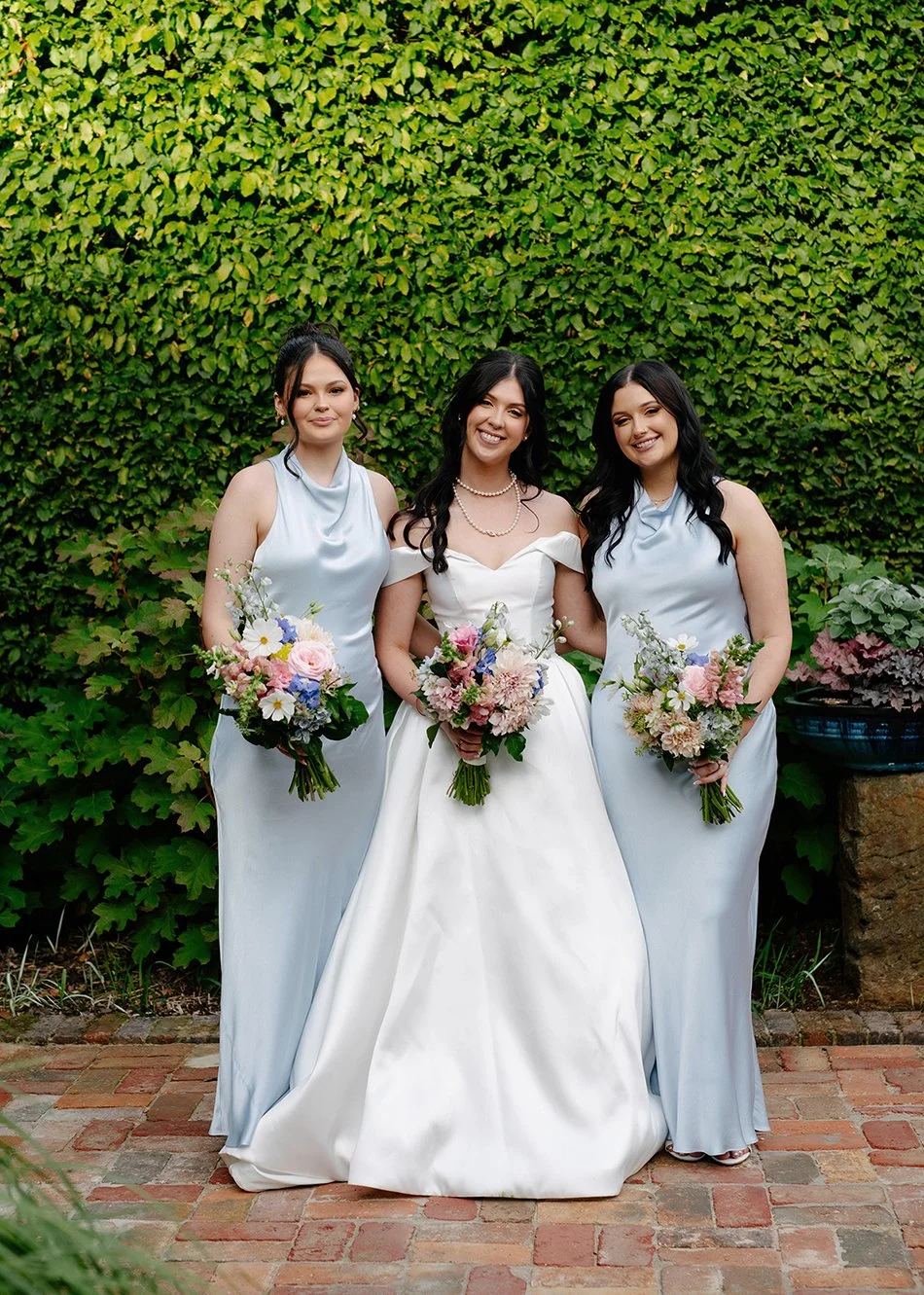 bridesmaids-pose-bride-green-hedge-cloudehill.jpg