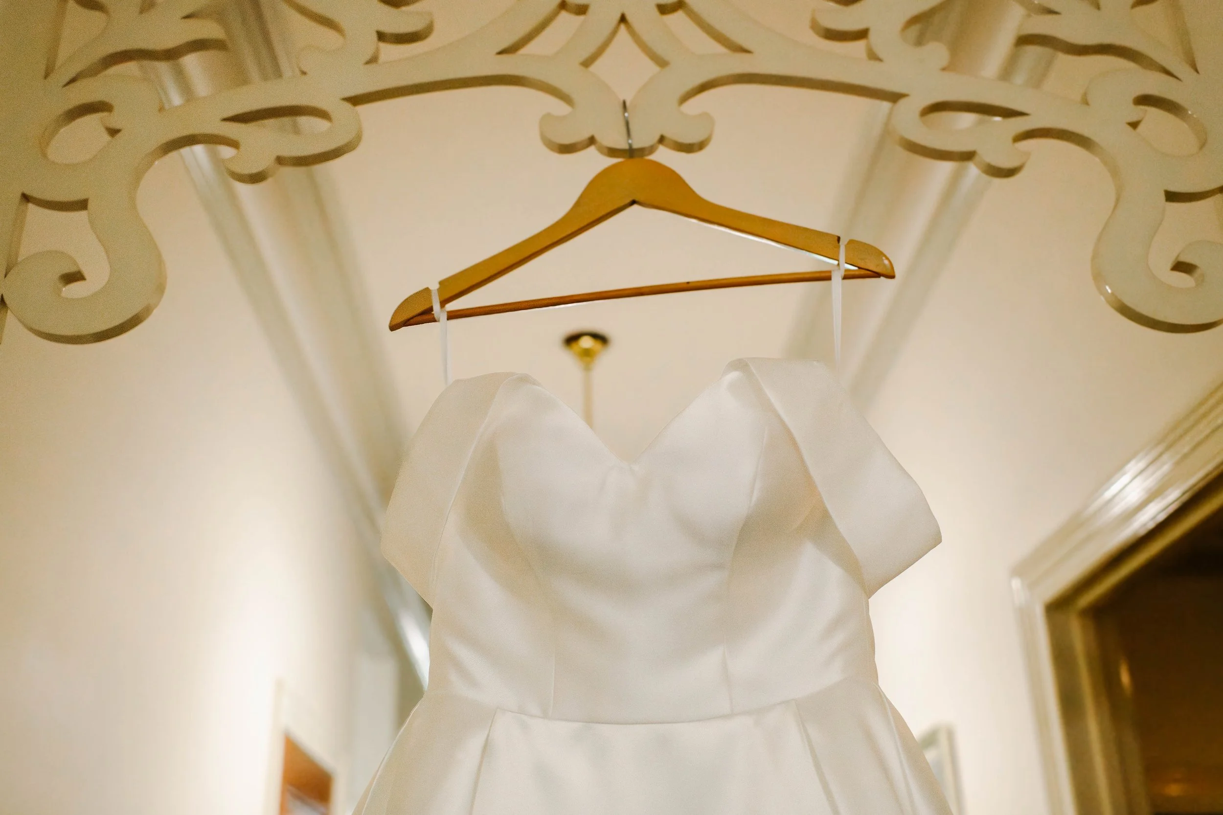 bodice-hanging-wedding-gown-olinda.jpg