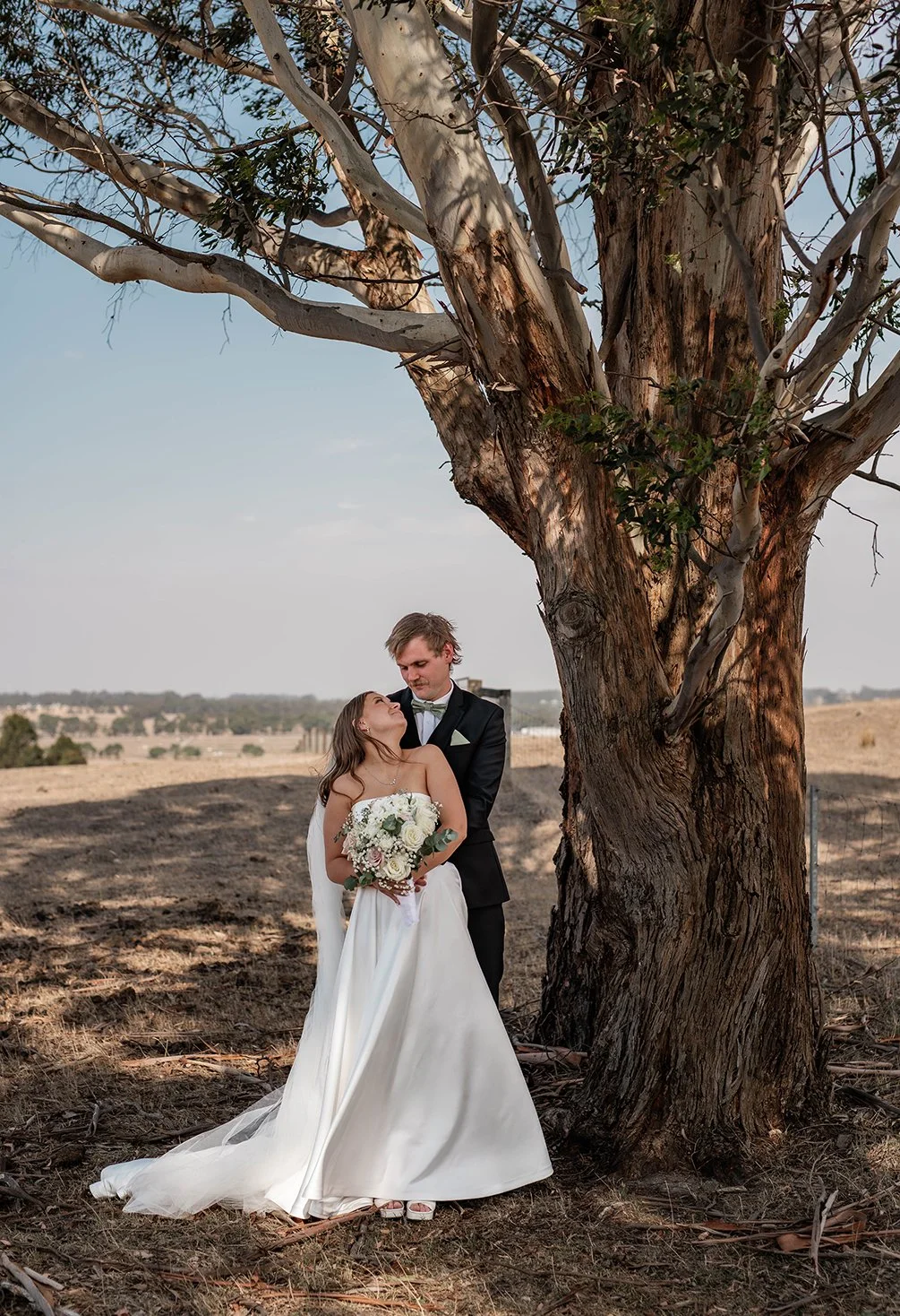 ballarat-couple-gaze-tree.jpg