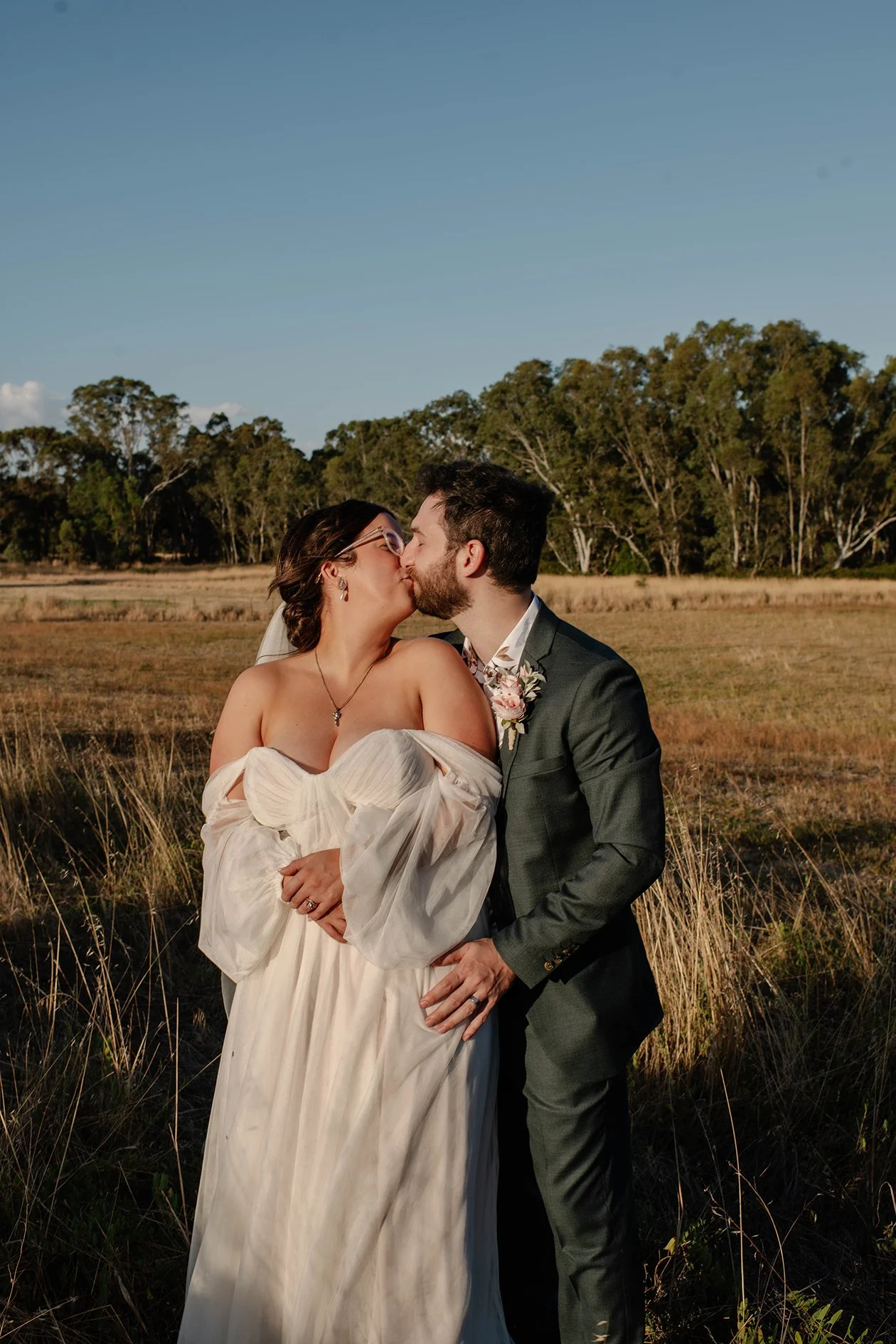 bride-groom-kiss-sunset-cheeky-bendigo.jpg