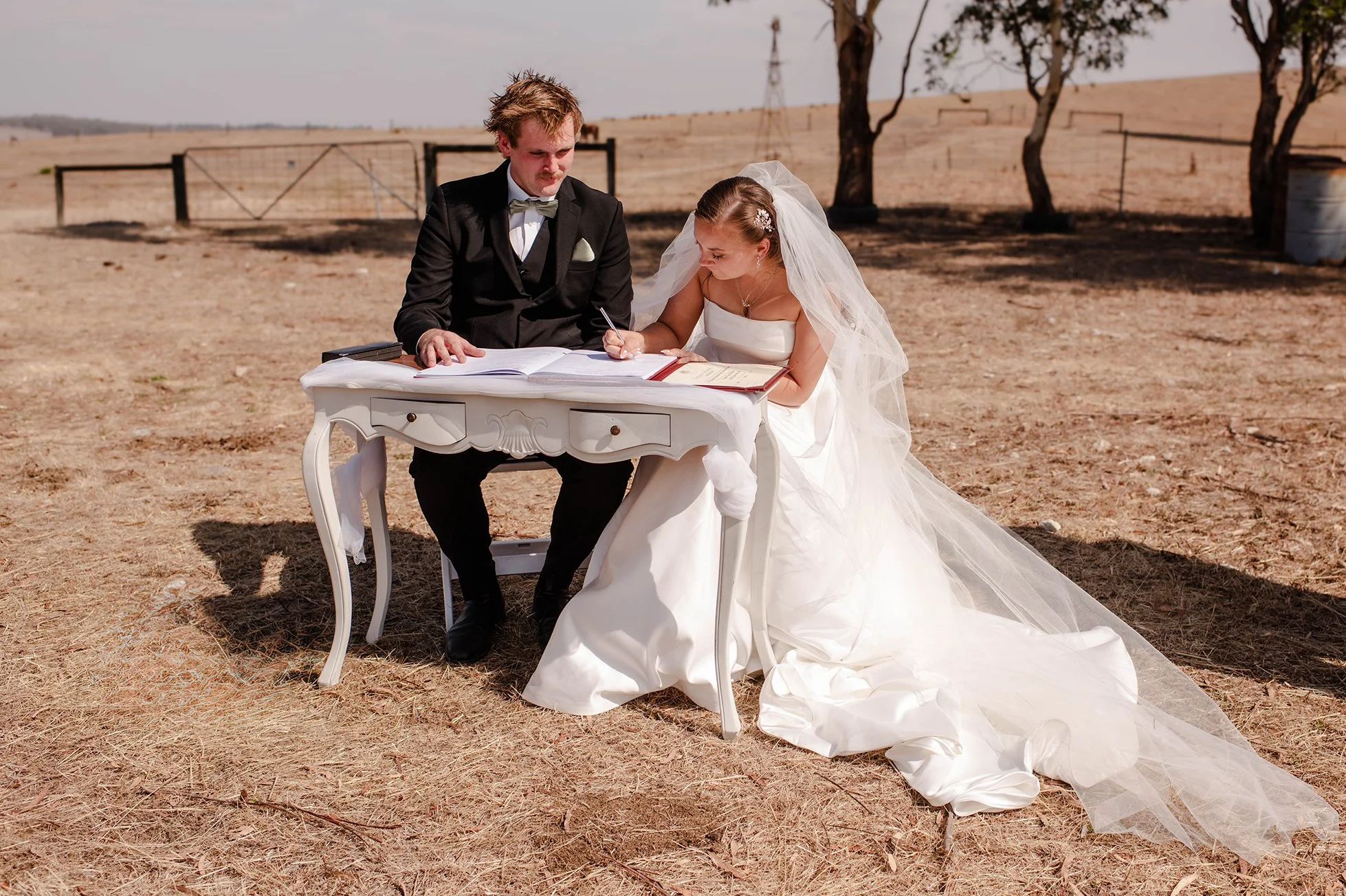 ballarat-couple-signing-wedding-certificate.jpg