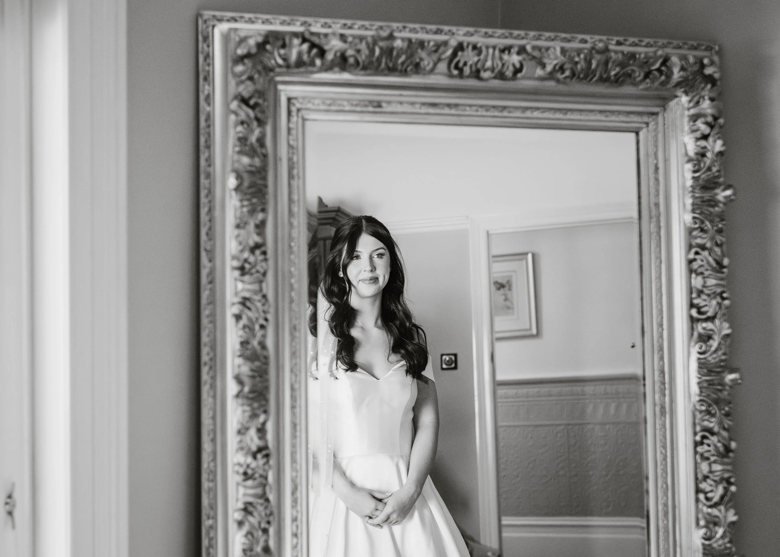 black-and-white-bride-mirror-olinda.jpg
