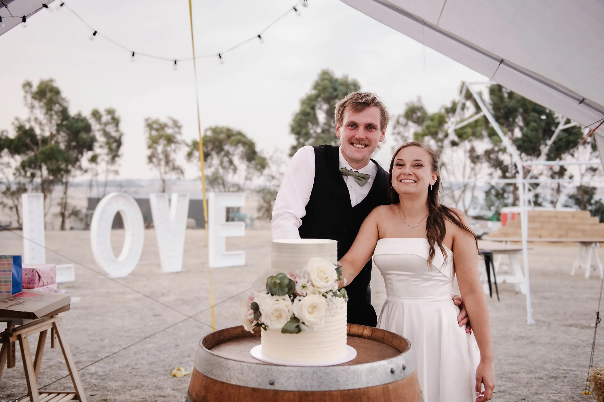 ballarat-couple-cake.jpg