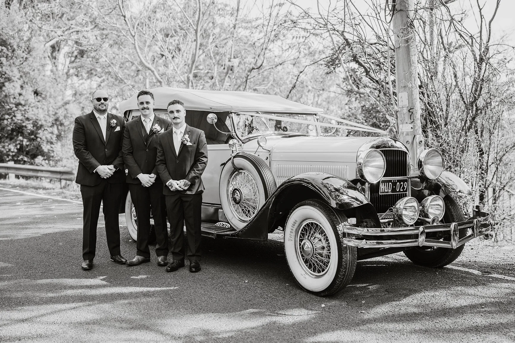 groomsmen-pose-vintage-car-before-wedding-olinda.jpg