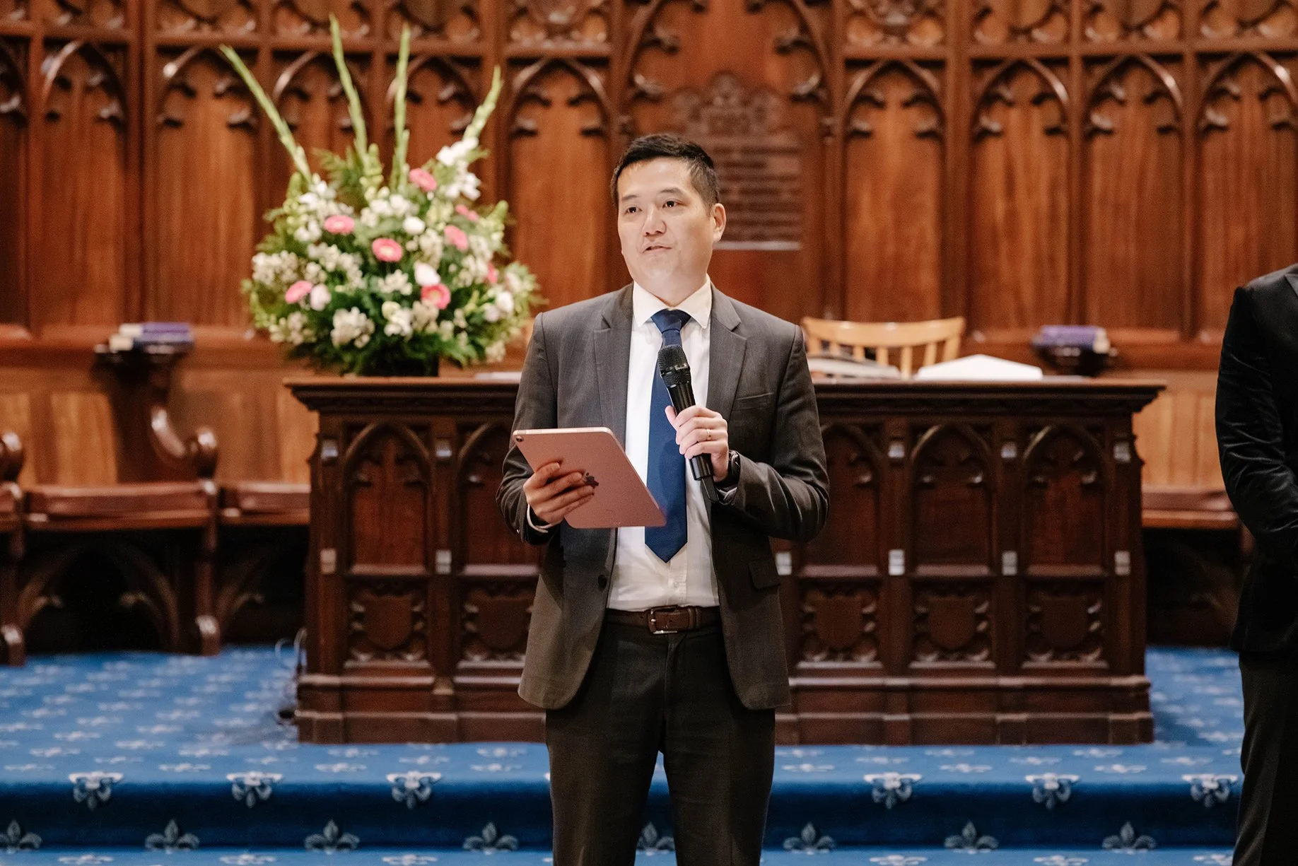 anglican pastor welcomes guests to the wedding at Melbourne church ceremony