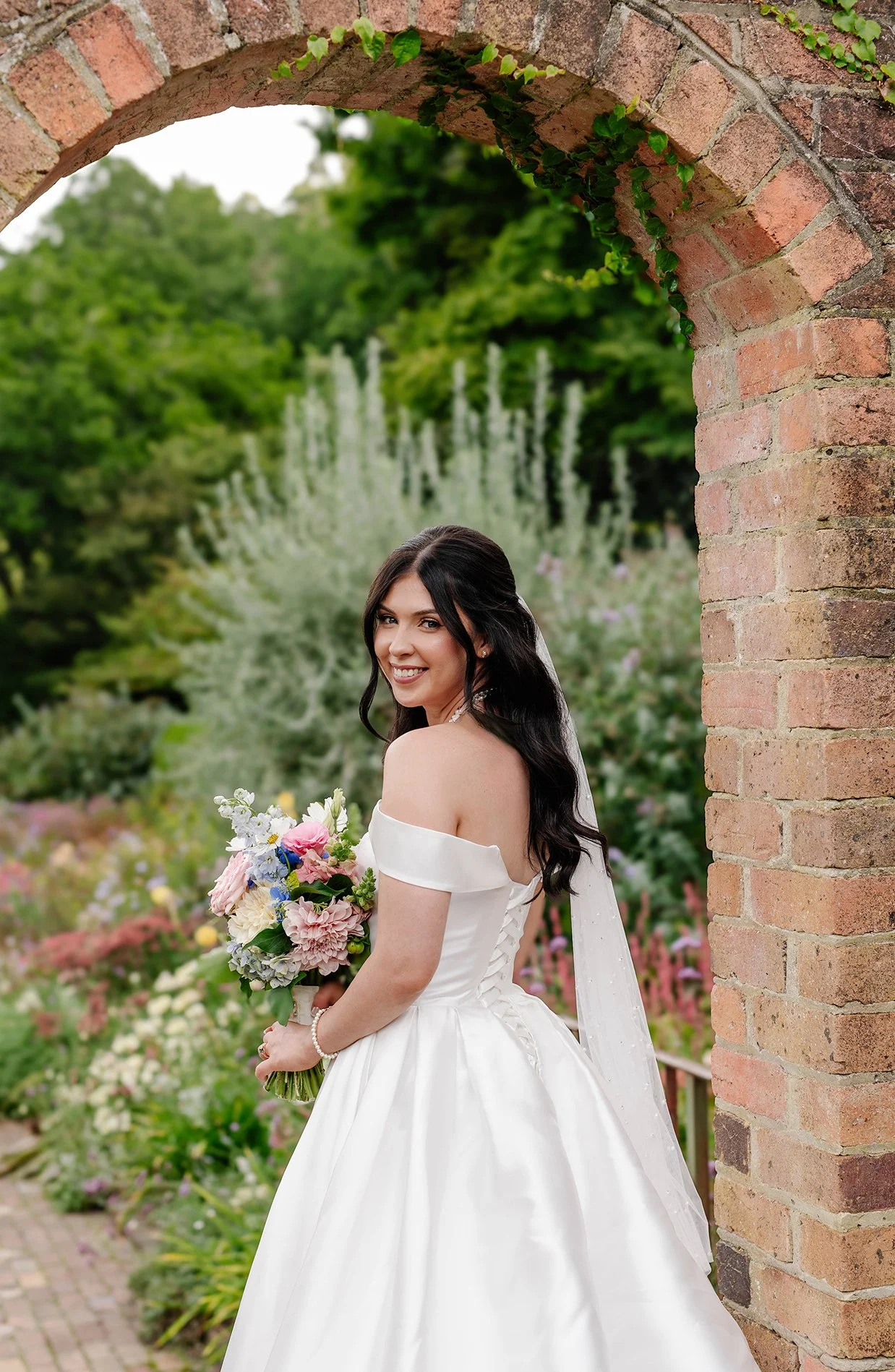 bride-shoulder-arch-cloudehill-gardens-olinda.jpg