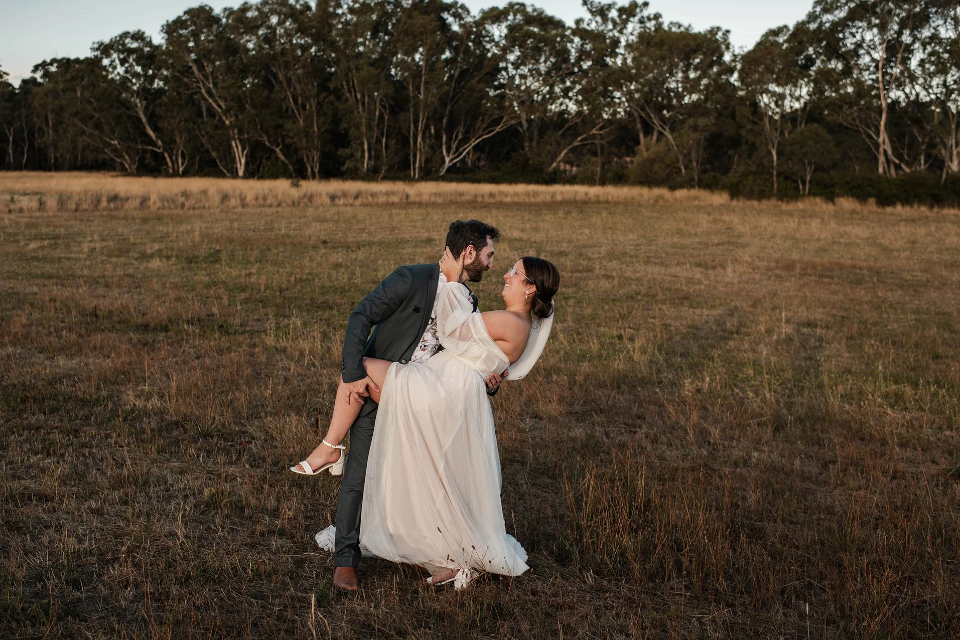 smile-dip-sunset-bride-groom-field-bendigo.jpg