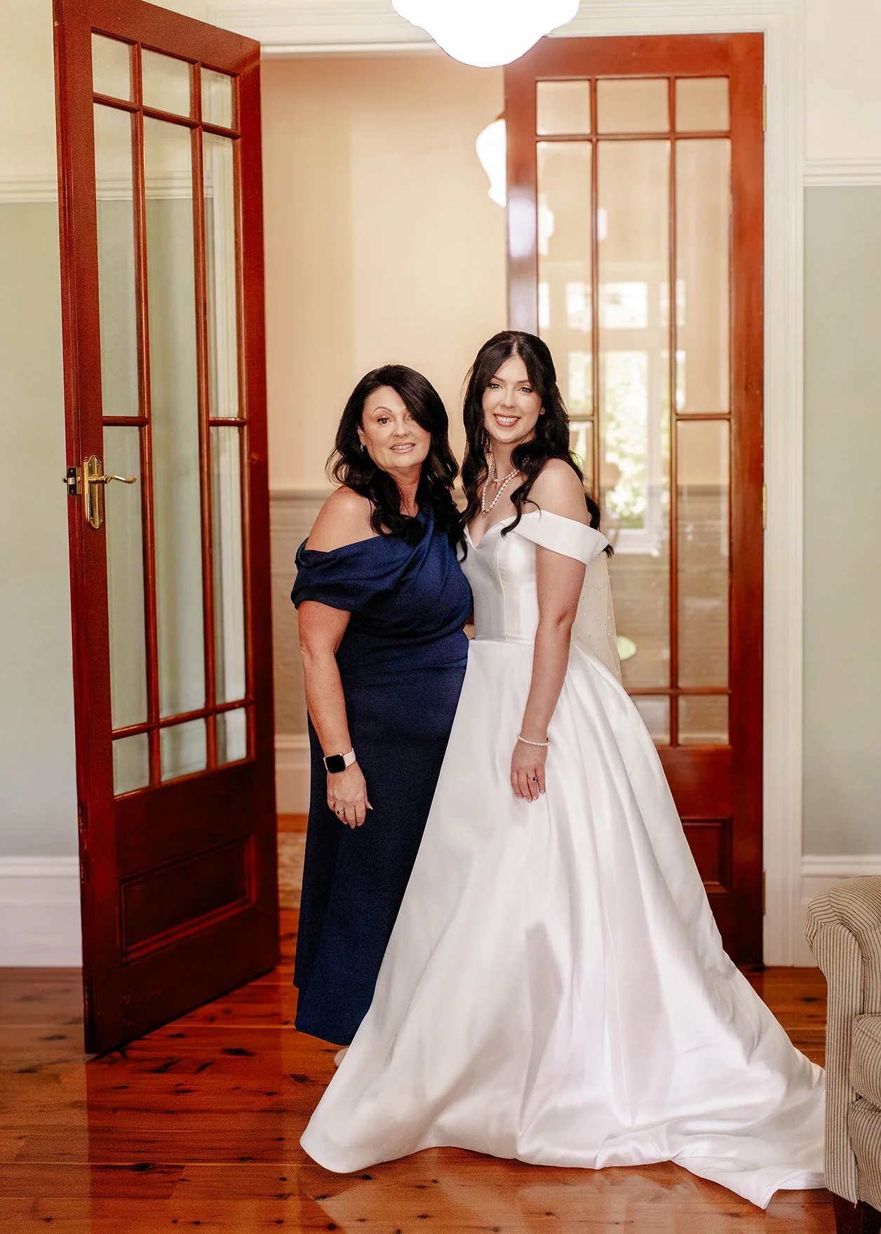 bride-mother-pose-full-length-olinda.jpg