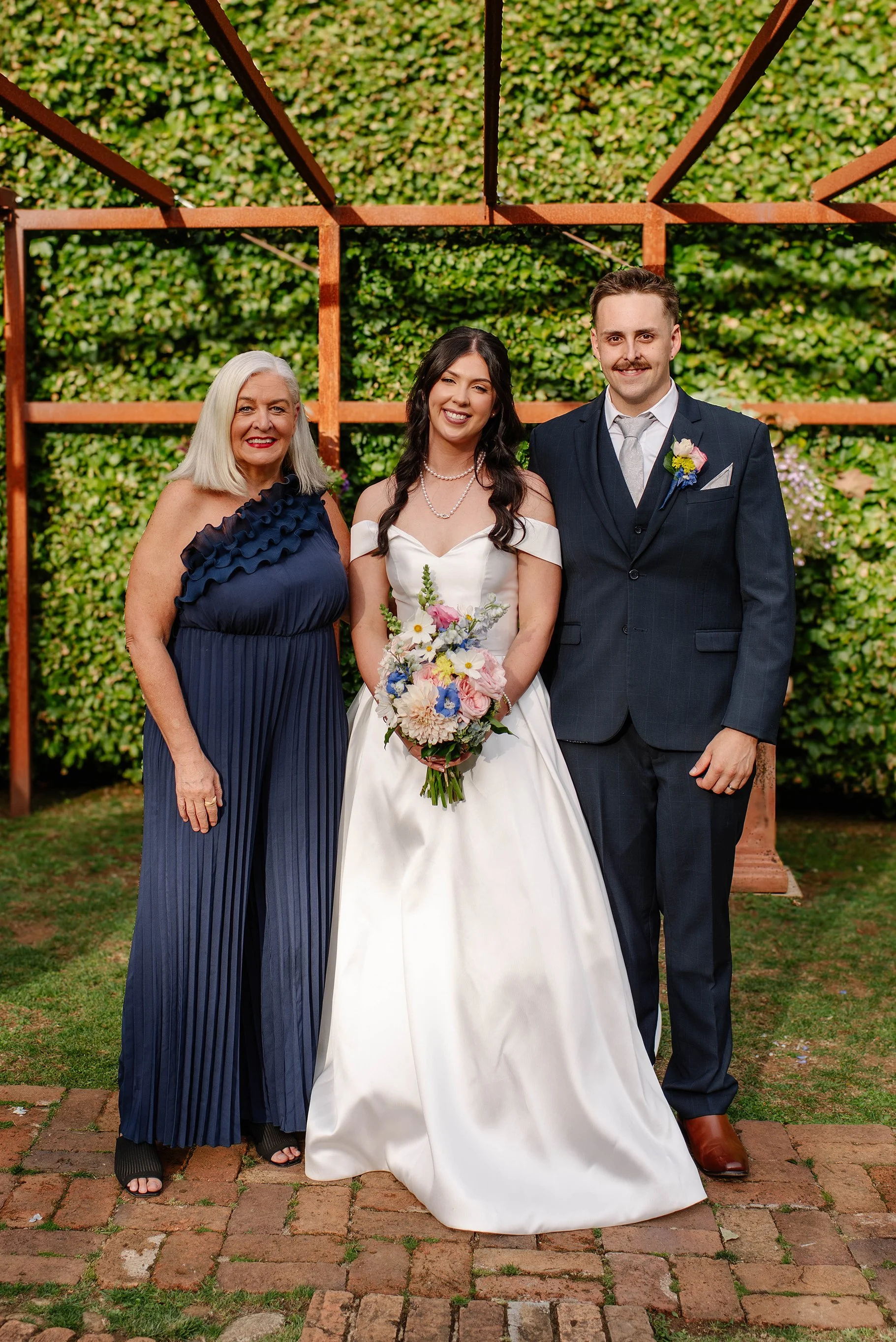 bride-groom-celebrant-arbor-at-cloudehill-olinda.jpg