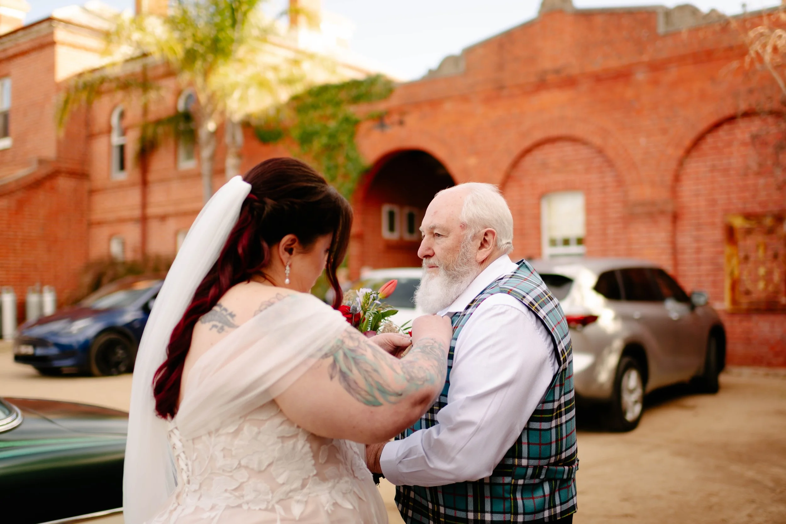 ravenswood-homestead-wedding-first-look-08.jpg