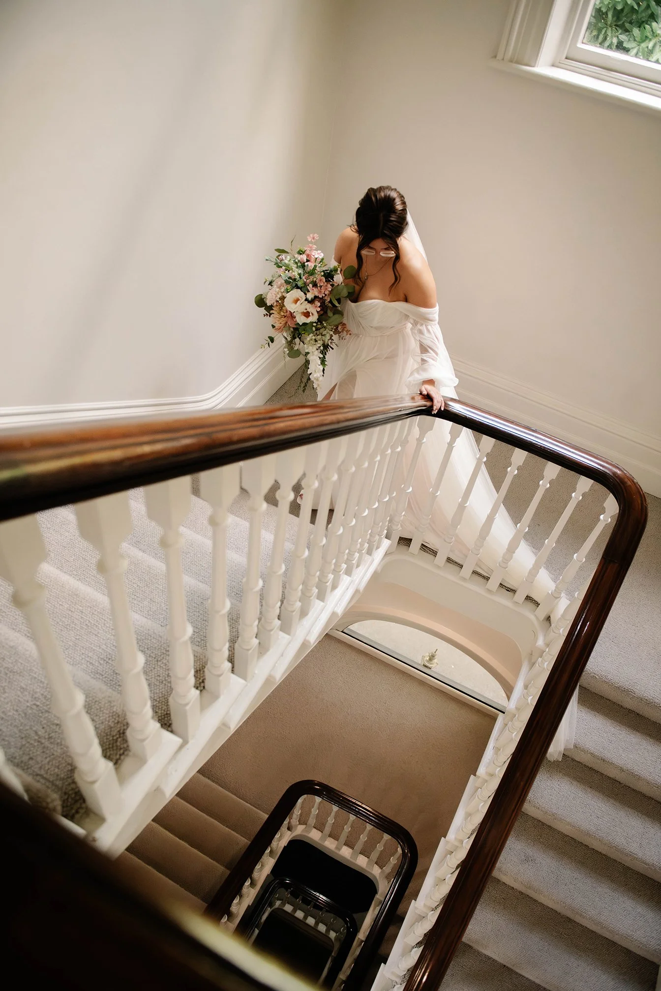 bride-walks-stairs-bendigo-hotel.jpg