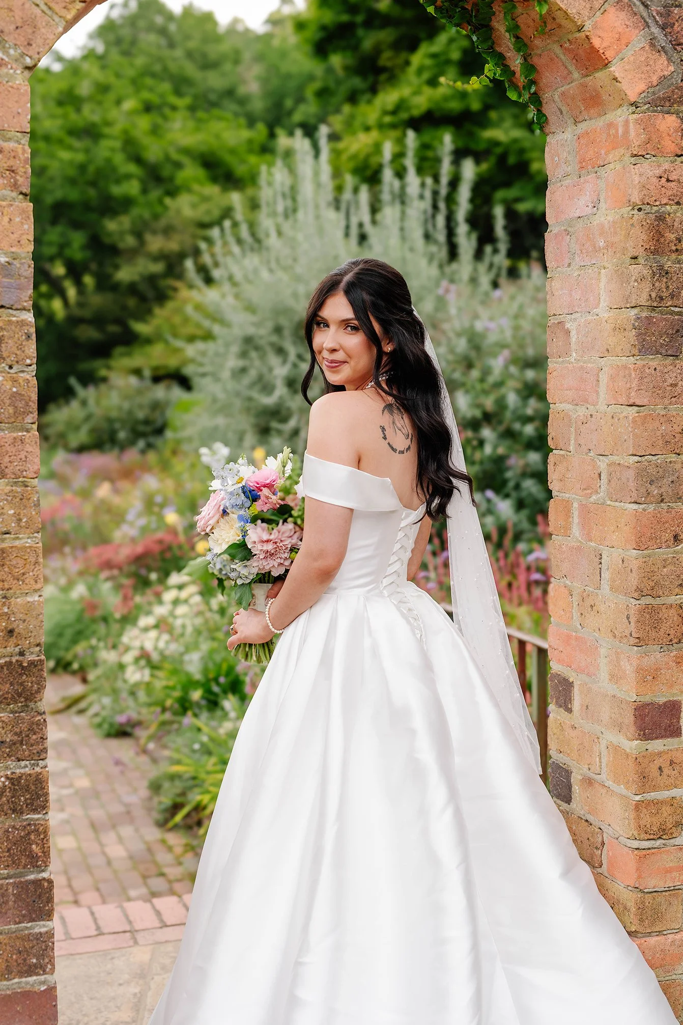 small-smile-bride-arch-cloudehill-olinda.jpg