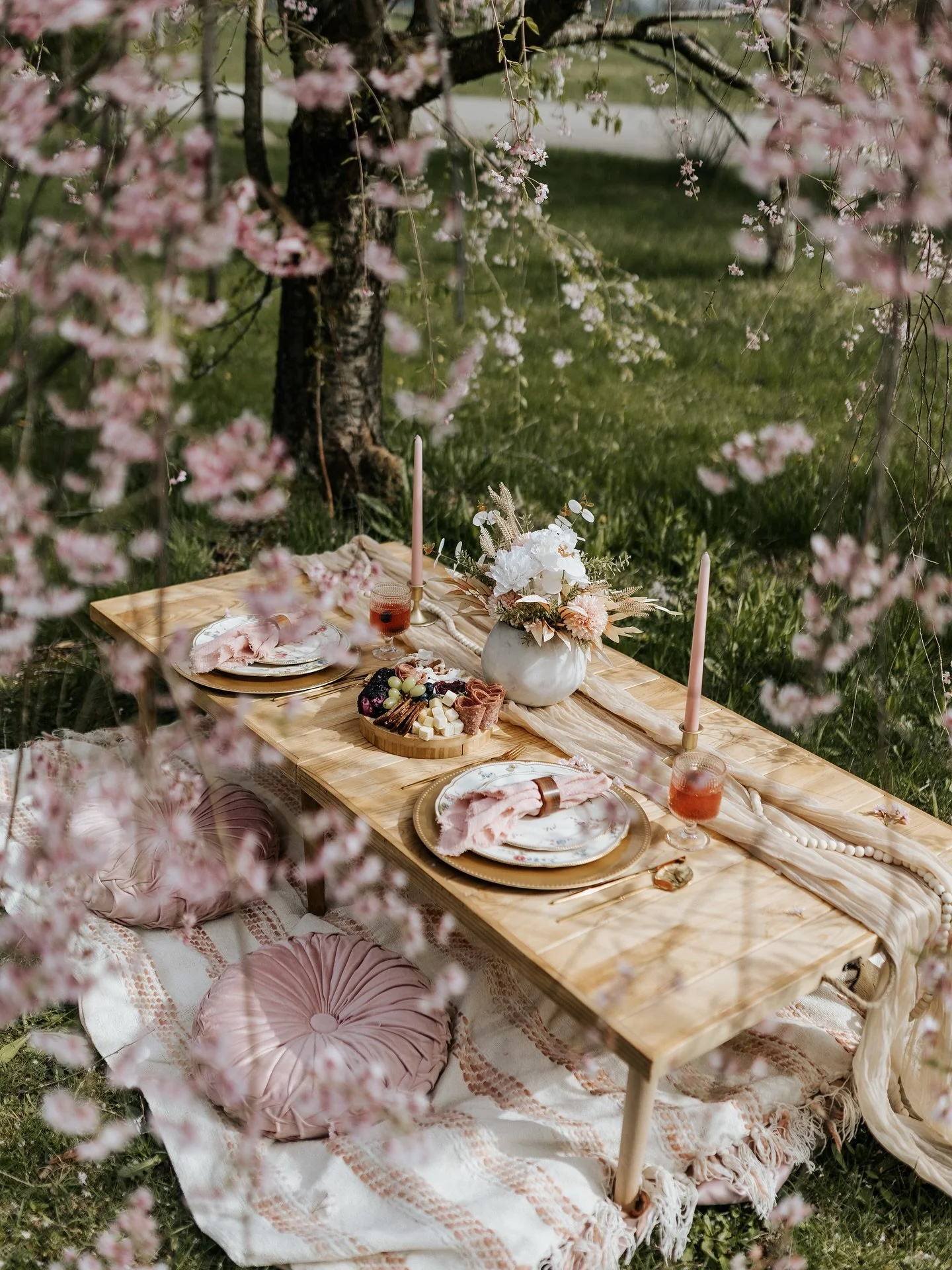 After Taylor &amp; Travis, expectations are officially higher. 😉✨

But don&rsquo;t worry &mdash; we&rsquo;ve got you covered. From dreamy picnics to picture-perfect proposals, we&rsquo;ll set the scene for your happily ever after. 💍🥂🩷

📸 @photob