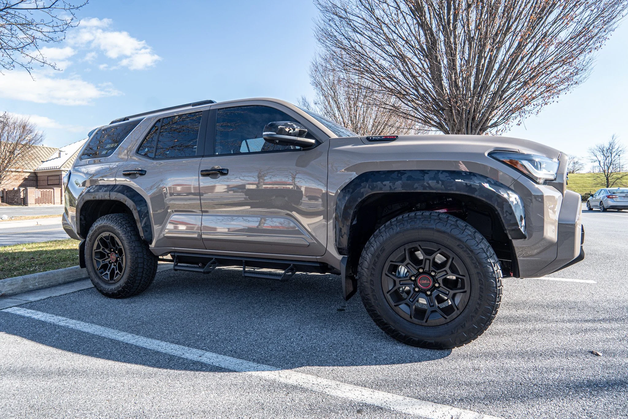 Green 4Runner on a trail