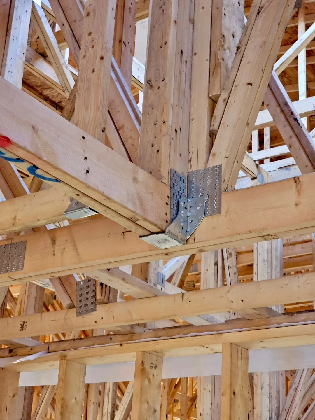 Structural framing combo of 2 garder trusses meeting on a hanger! 🔨 🏠 💪 
#framing #trusses #construction #toronto #ontario #framingcontractor #carpentry #canastruct #constructionlife #customhomes #framer #builder #canada #framingcontractors
