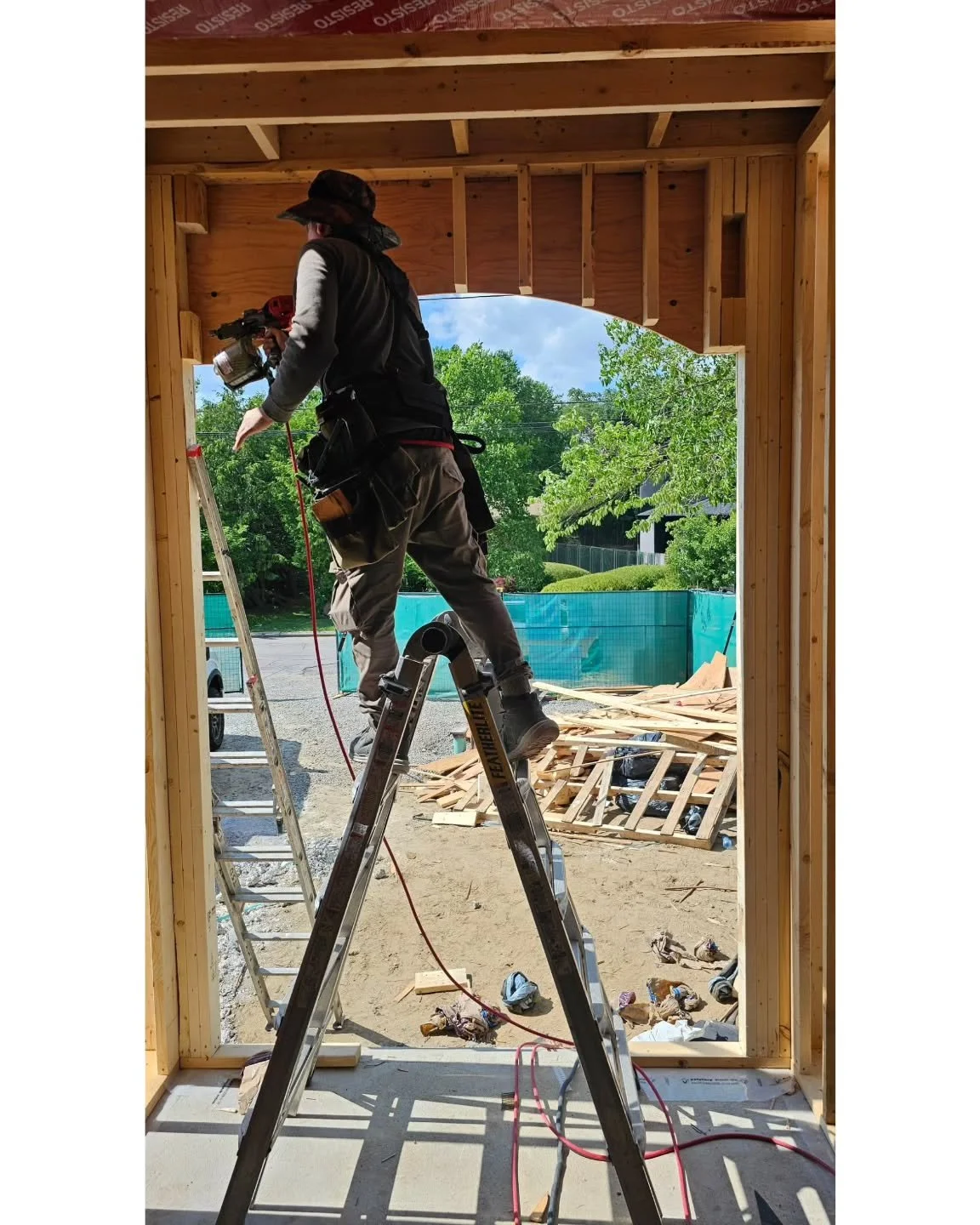 Framing out the archway entrance for a custom home! 🏠🔨
#framing #welcomehome #details #construction #toronto #ontario #framingcontractor #carpentry #canastruct #constructionlife #customhomes #framer #builder #canada #framingcontractors