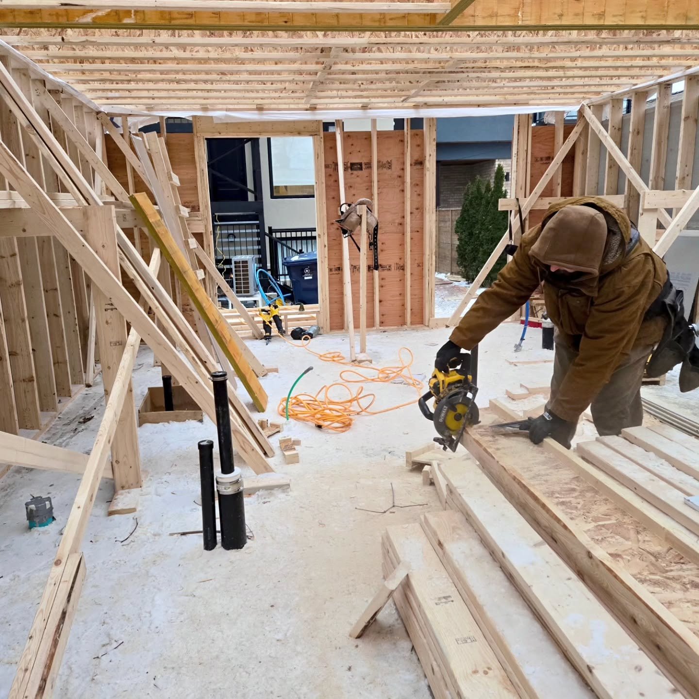 Winter weather has never stopped us, let's go! ❄️ ⚒️

#winter #framing #customhome #canastruct #constructionlife