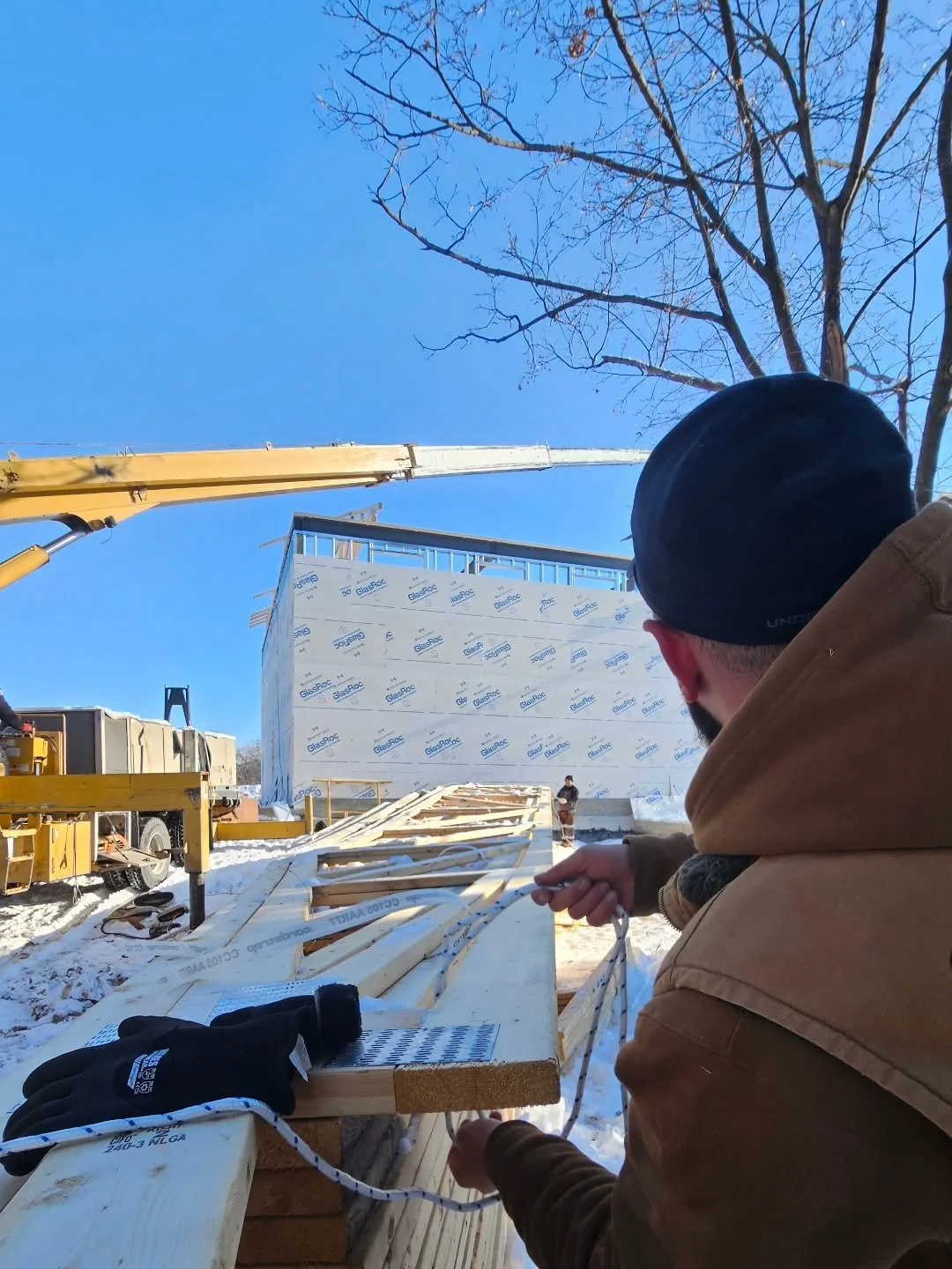 Trusses, cranes and snow... that's our Saturday 🏗❄️

#canastruct #framing #trusses #framingcontractors #toronto