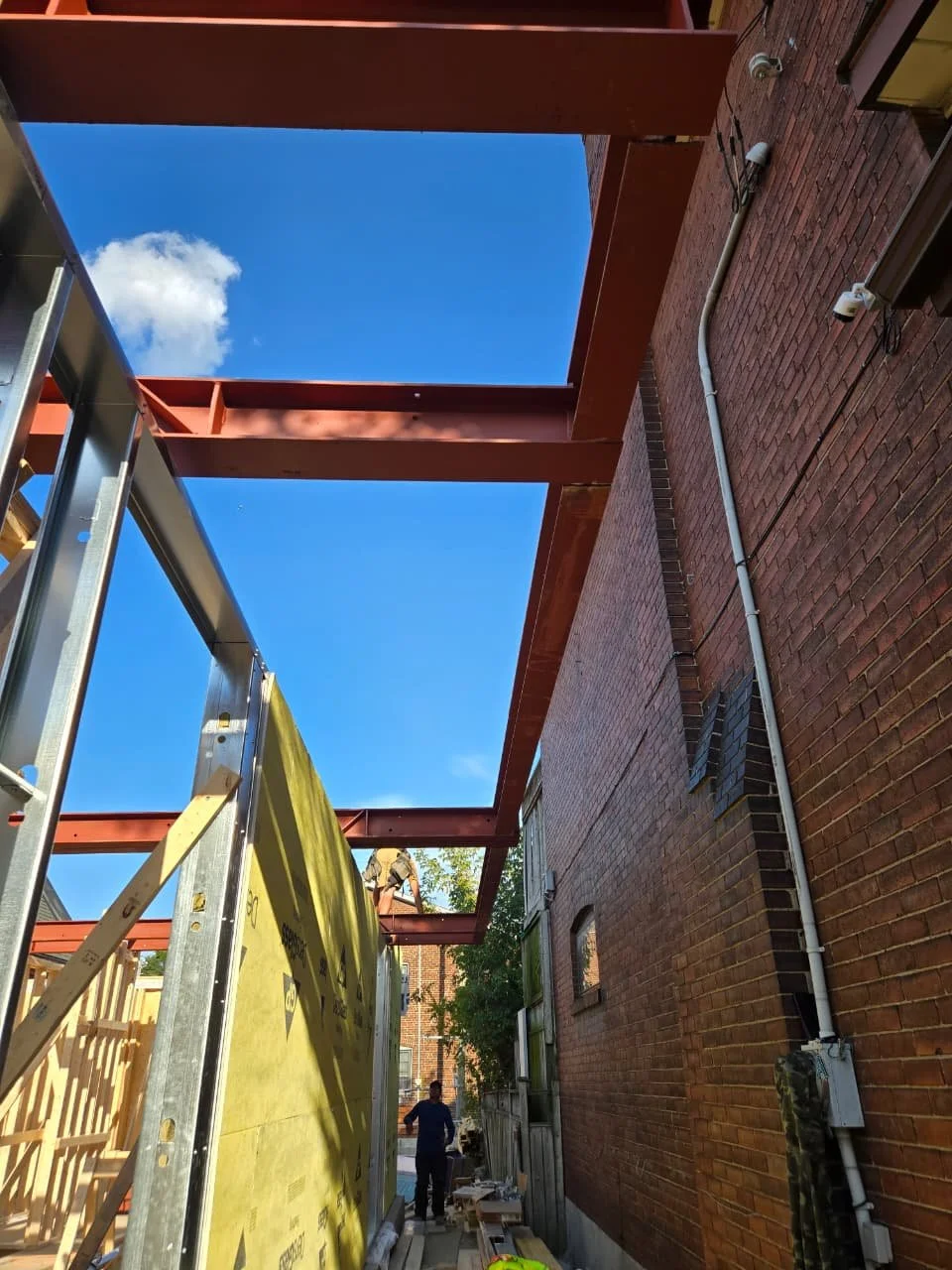 Professional mobile welding on-site welding services for residential and commercial construction in Toronto and GTA.