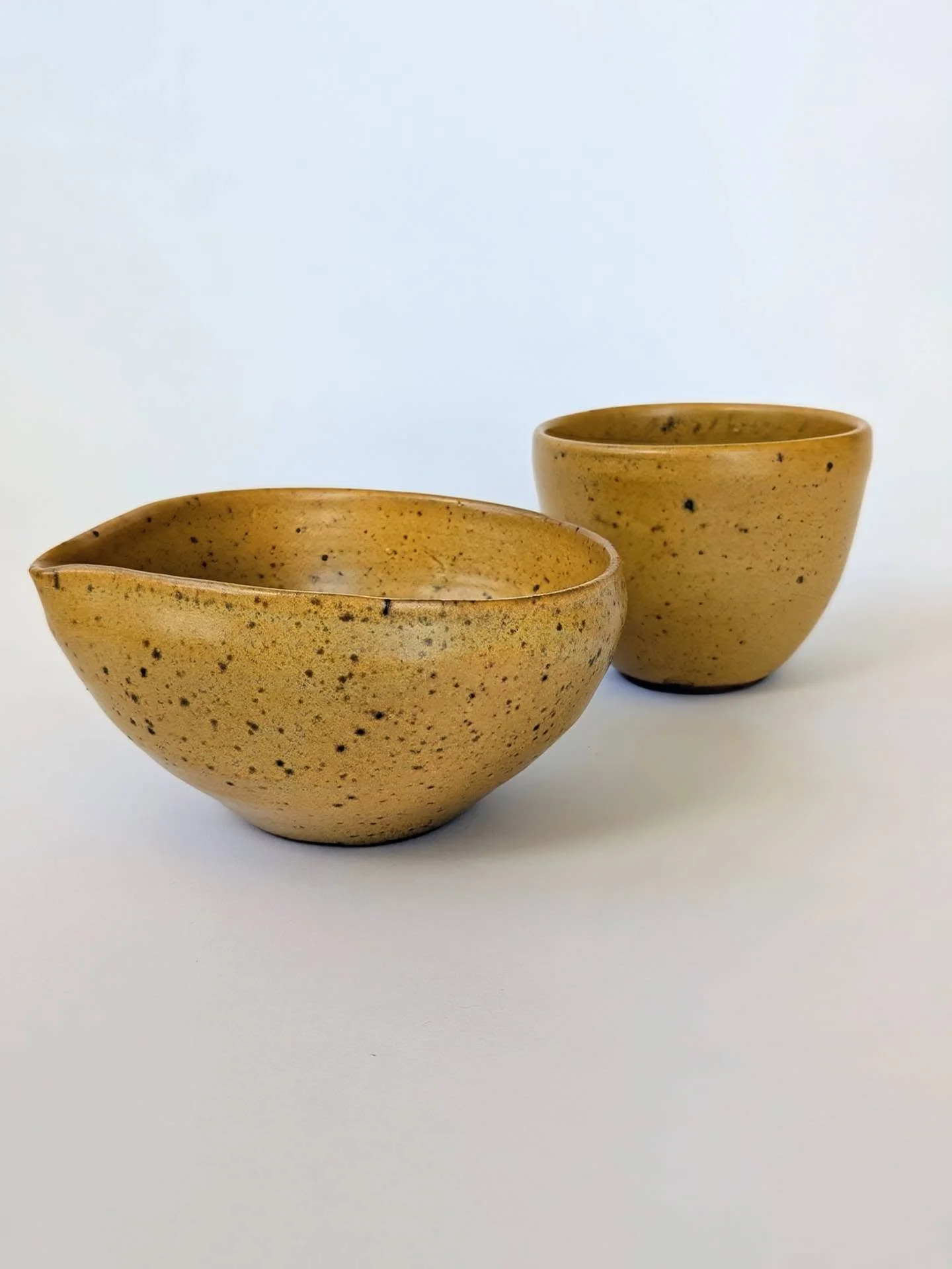 Lil match(a)ing set #mustardeverything

#matcha #HandmadePottery #bluemountainsmakers