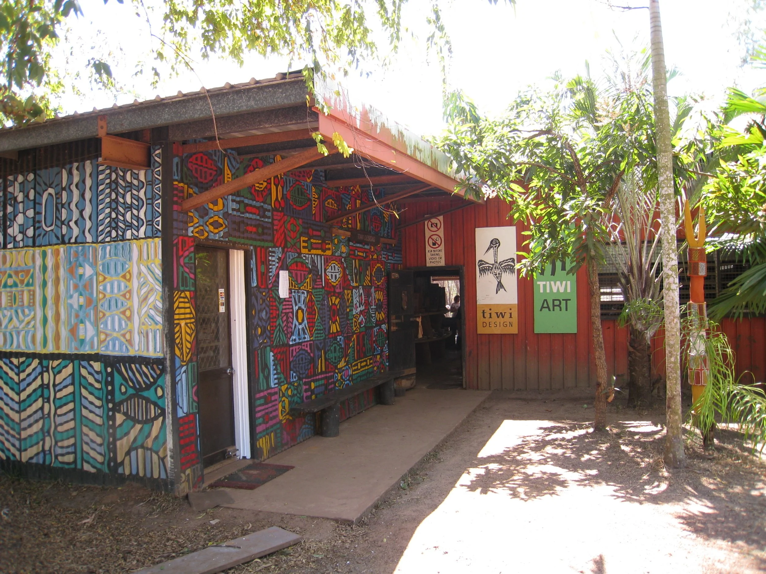 Art Atrium-News-2014-Tiwi-32.jpg
