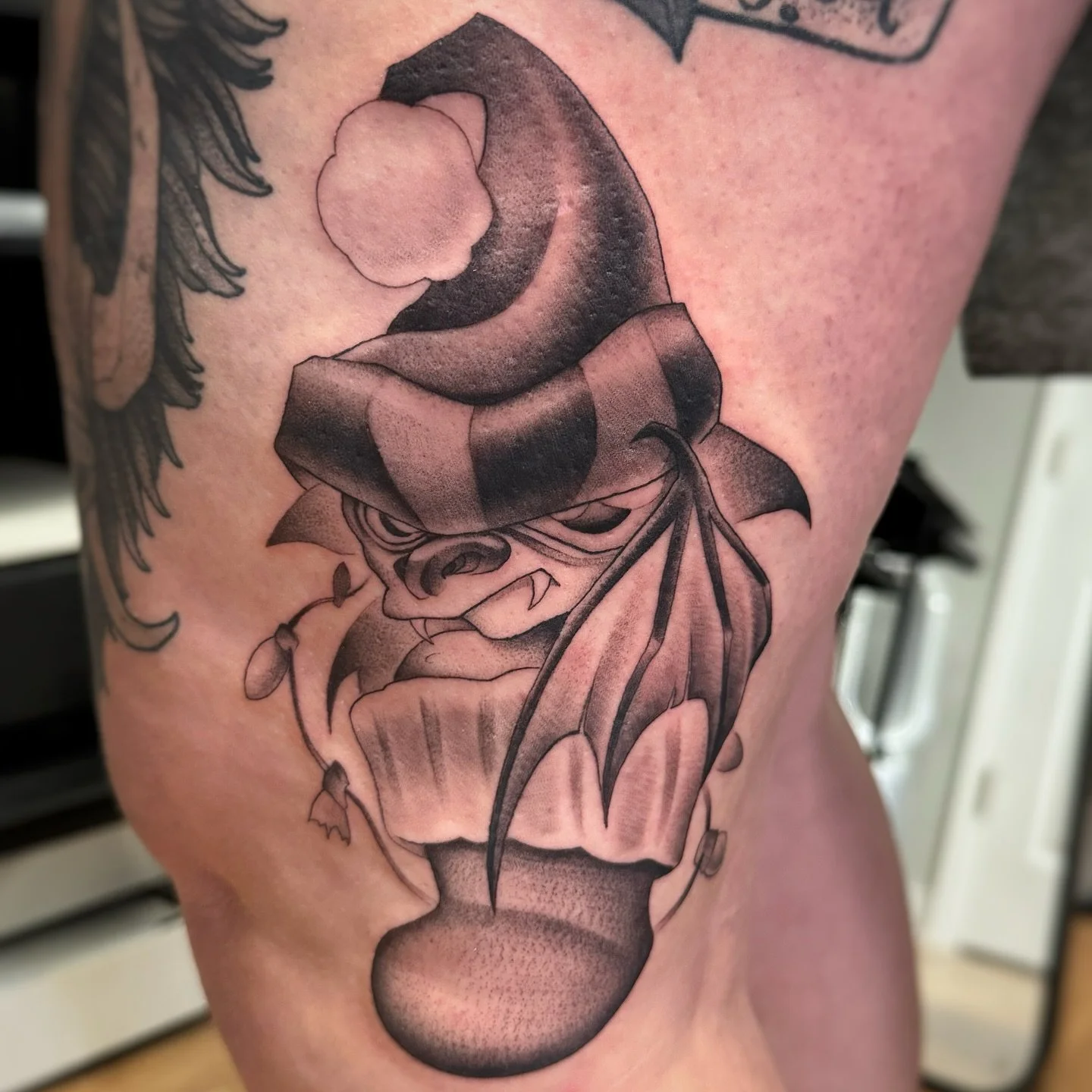 Got to do my Bah Humbug Bat design today! Thank you so much to my client Alexis for getting this 🙏

What do guys think of Black and Gray New School? Should I do more of it?
