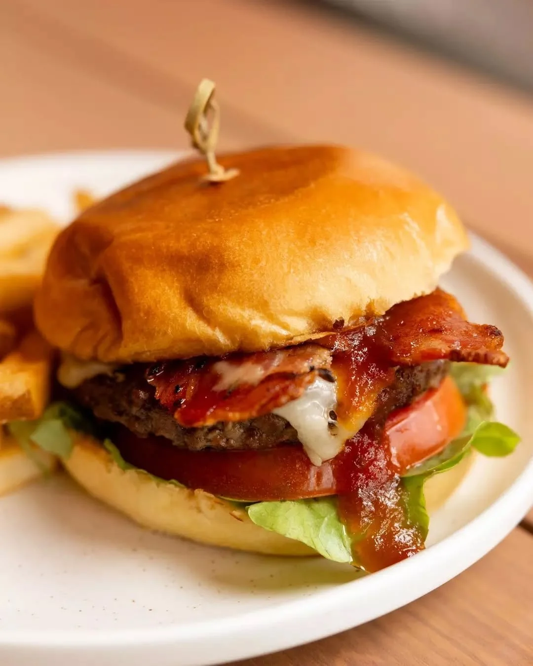 Lunchtime is made easy at The Rawson with our $29 Express Lunch menu. Choose from a selection of main meals, including our much-loved Angus beef burger and chips, plus a glass of house wine, house tap beer, house spirit, soft drink or juice. 

Monday